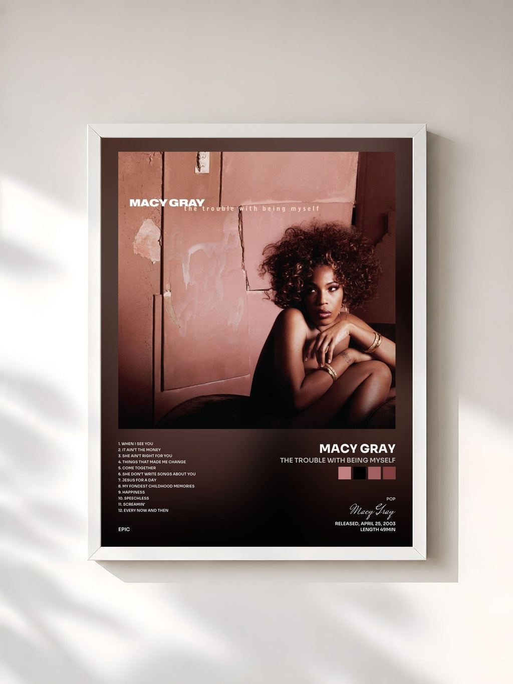 #blanc The Trouble With Being Myself von Macy Gray als gerahmter Kunstdruck, weißer Rahmen, gedruckt und gerahmt in Frankreich