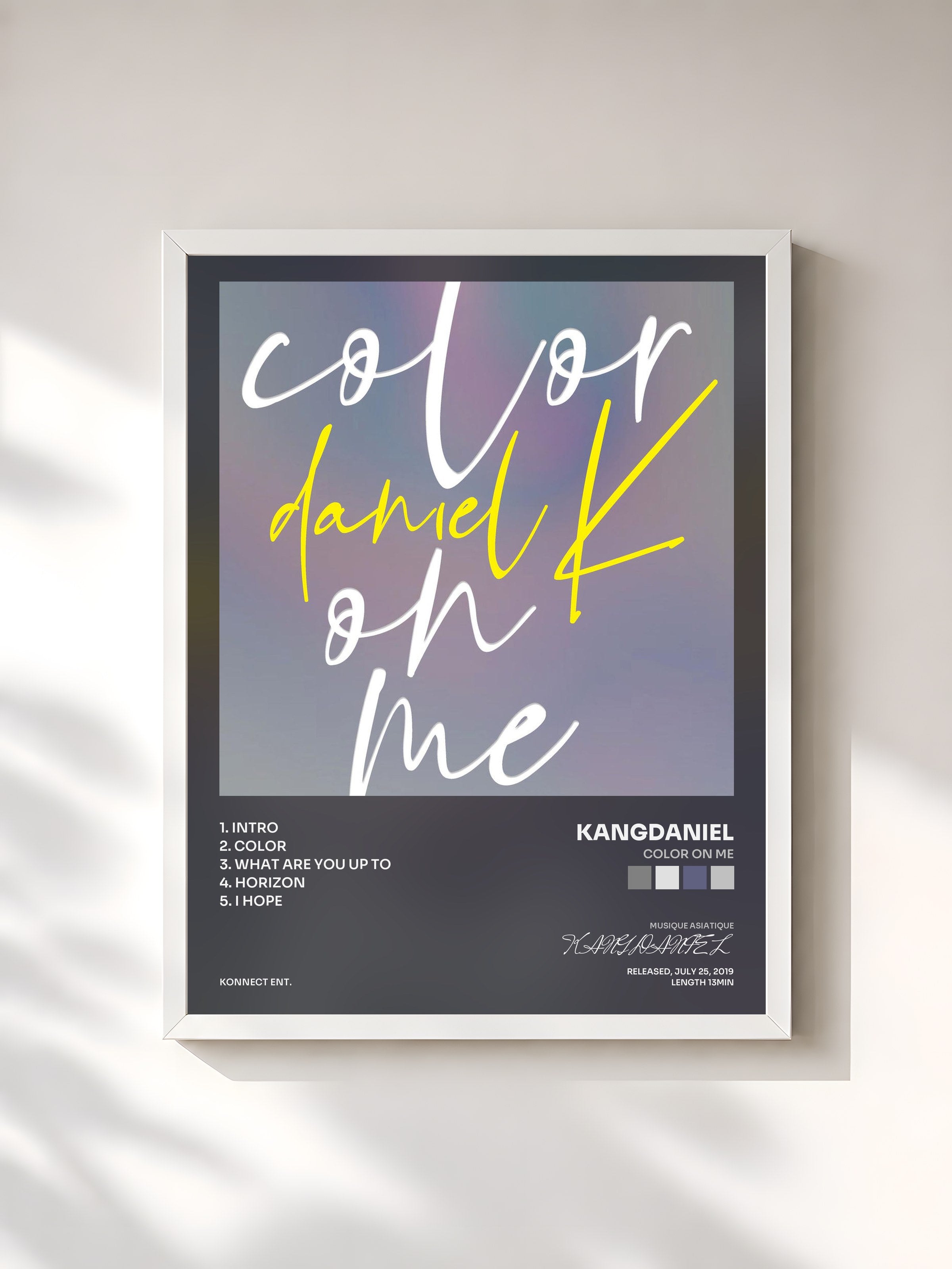 #blanc Tableau de l'album color on me de KANGDANIEL, cadre blanc, imprimé et encadré en France