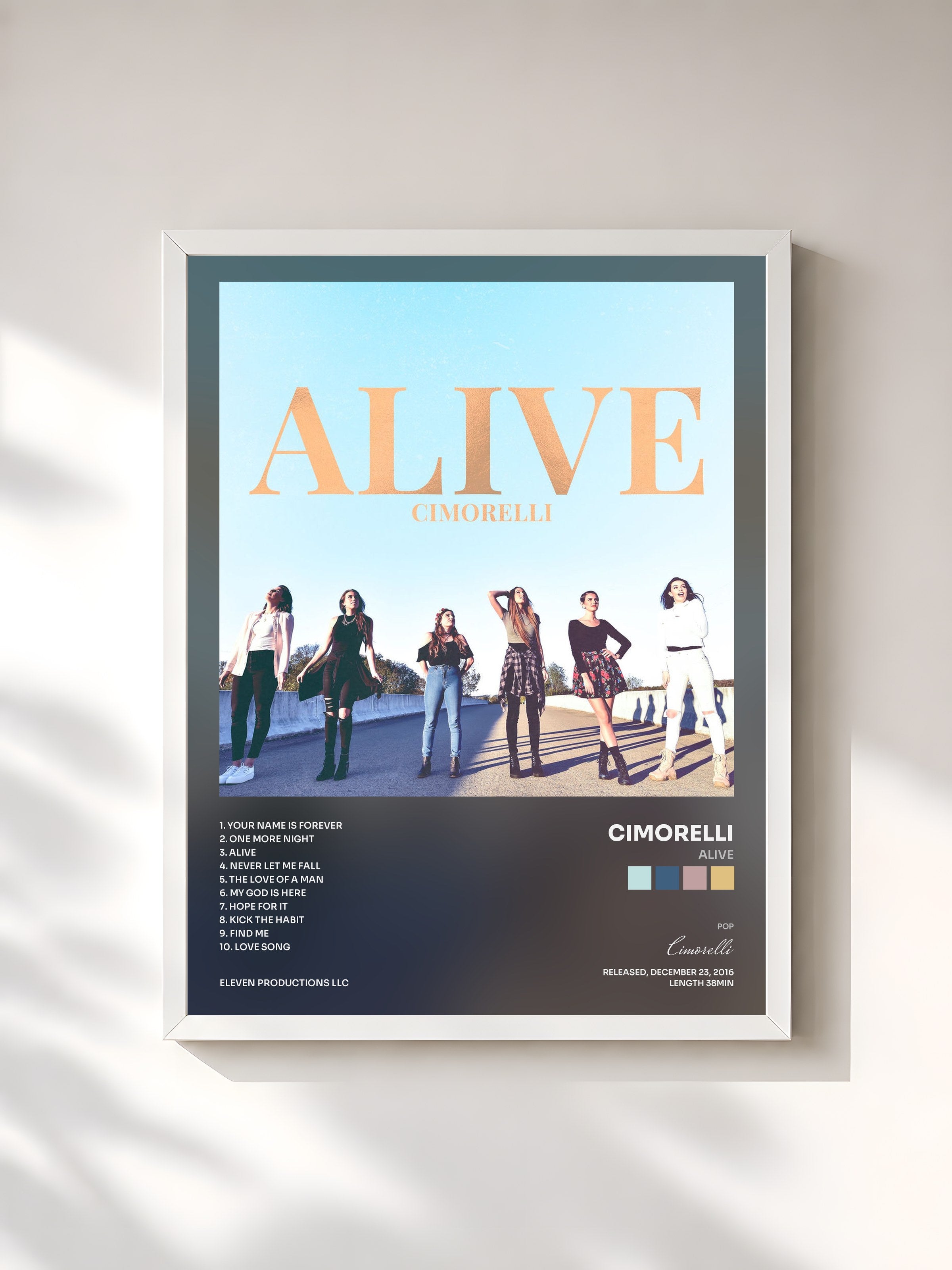 #blanc Tableau de l'album Alive de Cimorelli, cadre blanc, imprimé et encadré en France