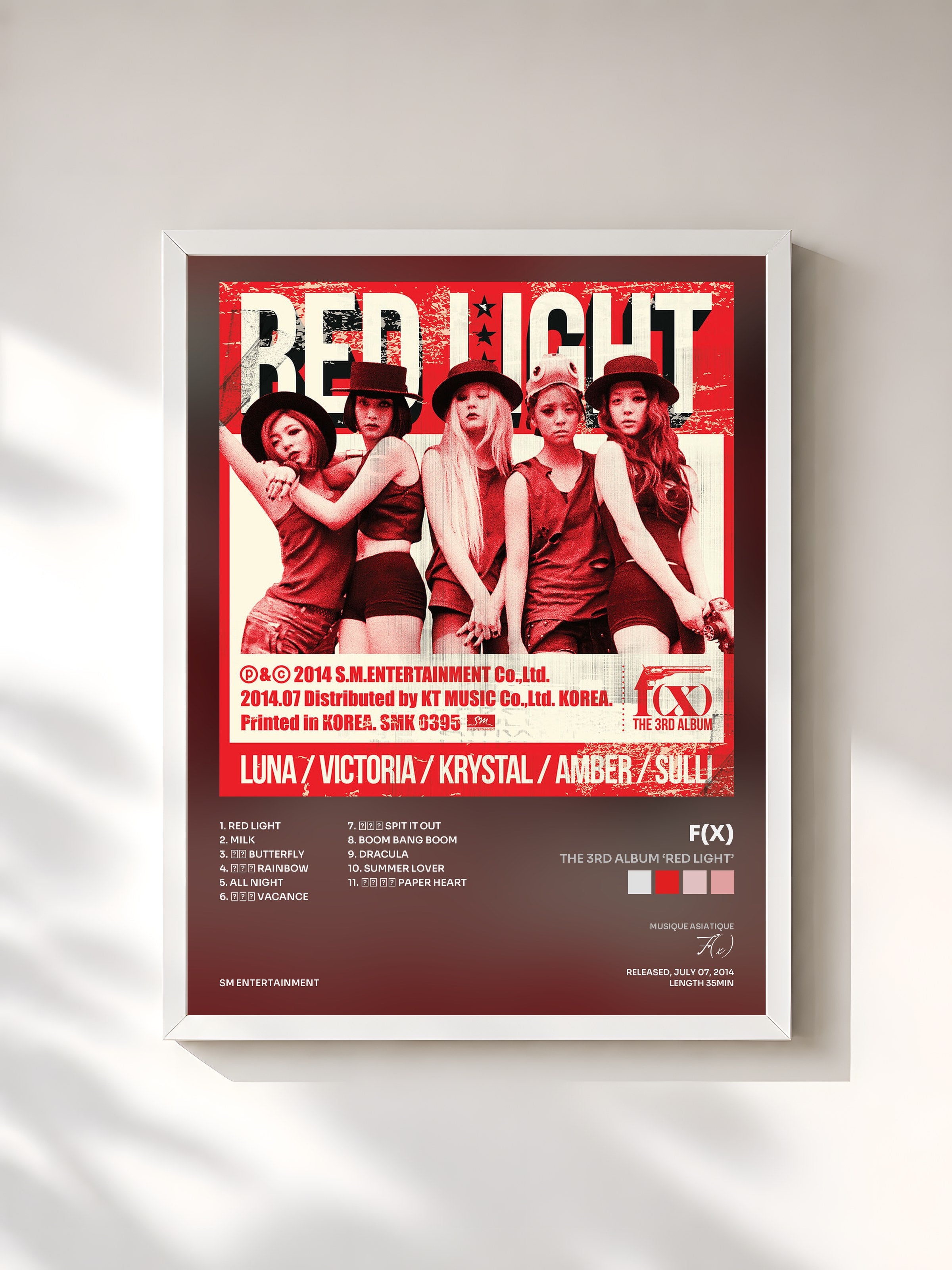 #blanc Tableau de l'album The 3rd Album ‘Red Light’ de F(x), cadre blanc, imprimé et encadré en France