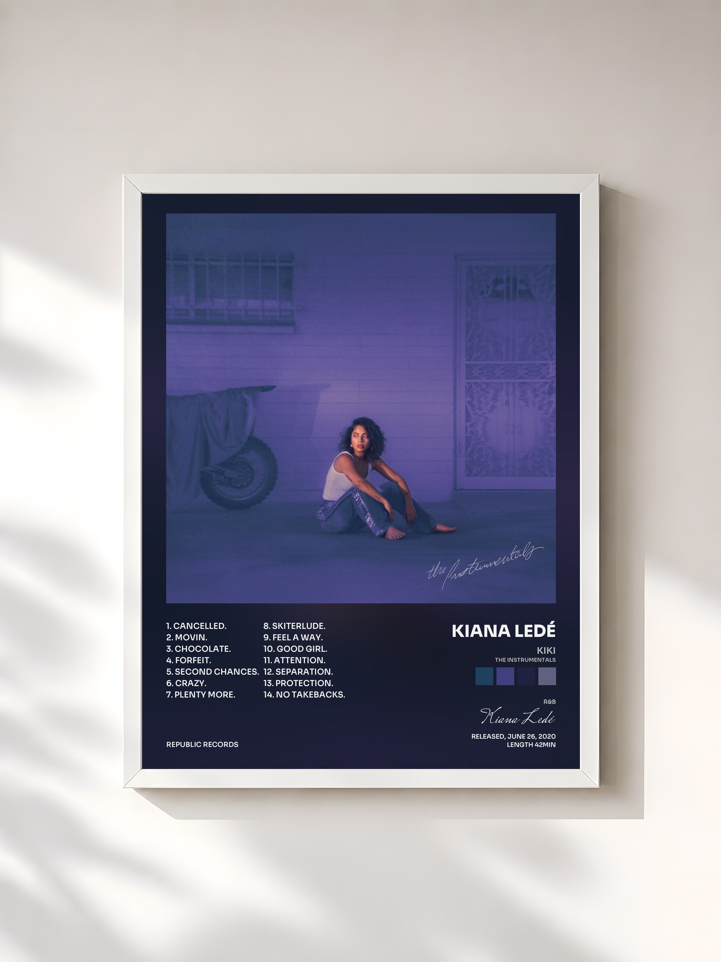 #blanc Tableau de l'album KIKI (The Instrumentals) de Kiana Ledé, cadre blanc, imprimé et encadré en France