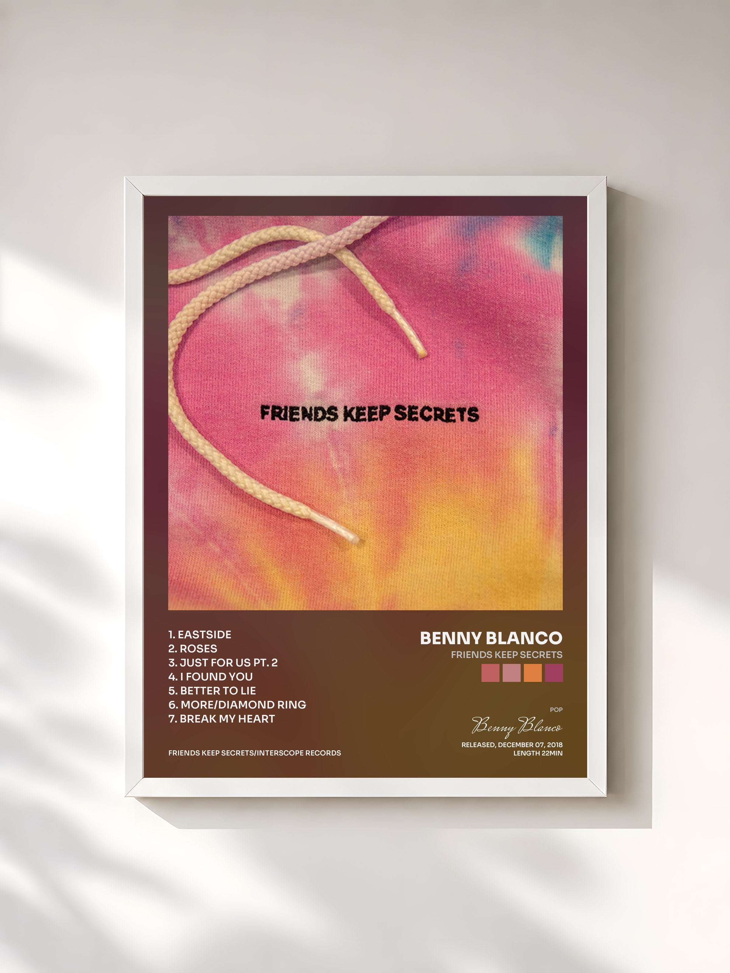 #blanc Tableau de l'album FRIENDS KEEP SECRETS de Benny Blanco, cadre blanc, imprimé et encadré en France