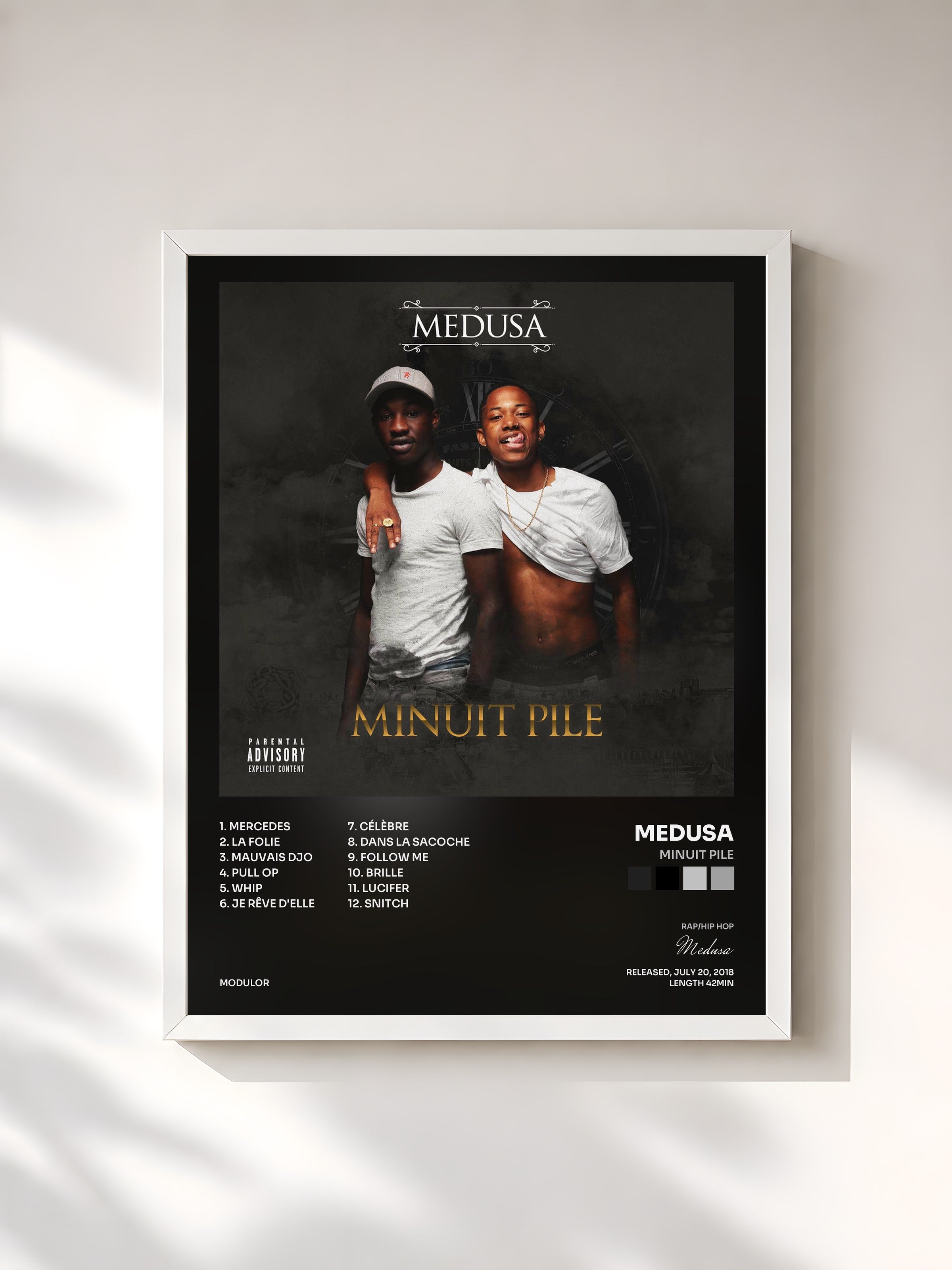 #blanc Tableau de l'album Minuit Pile de Medusa, cadre blanc, imprimé et encadré en France