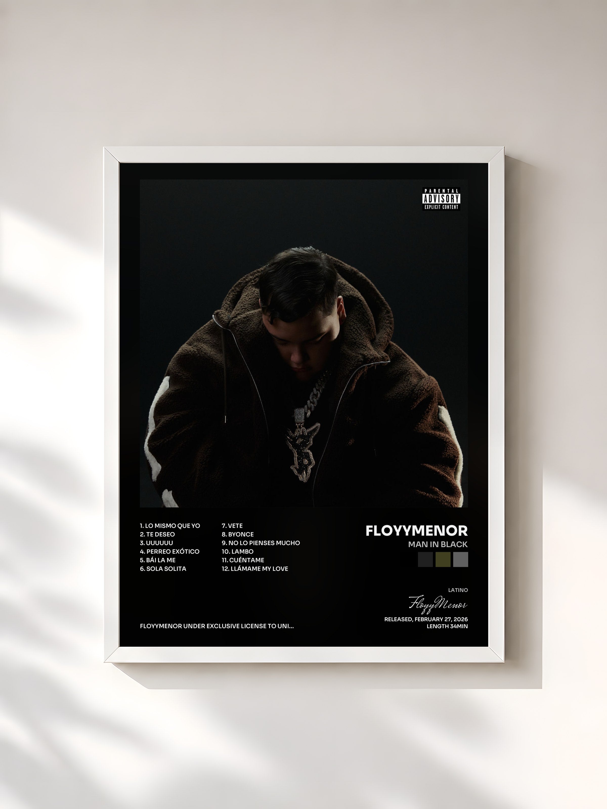 #blanc Tableau de l'album MAN IN BLACK de FloyyMenor, cadre blanc, imprimé et encadré en France