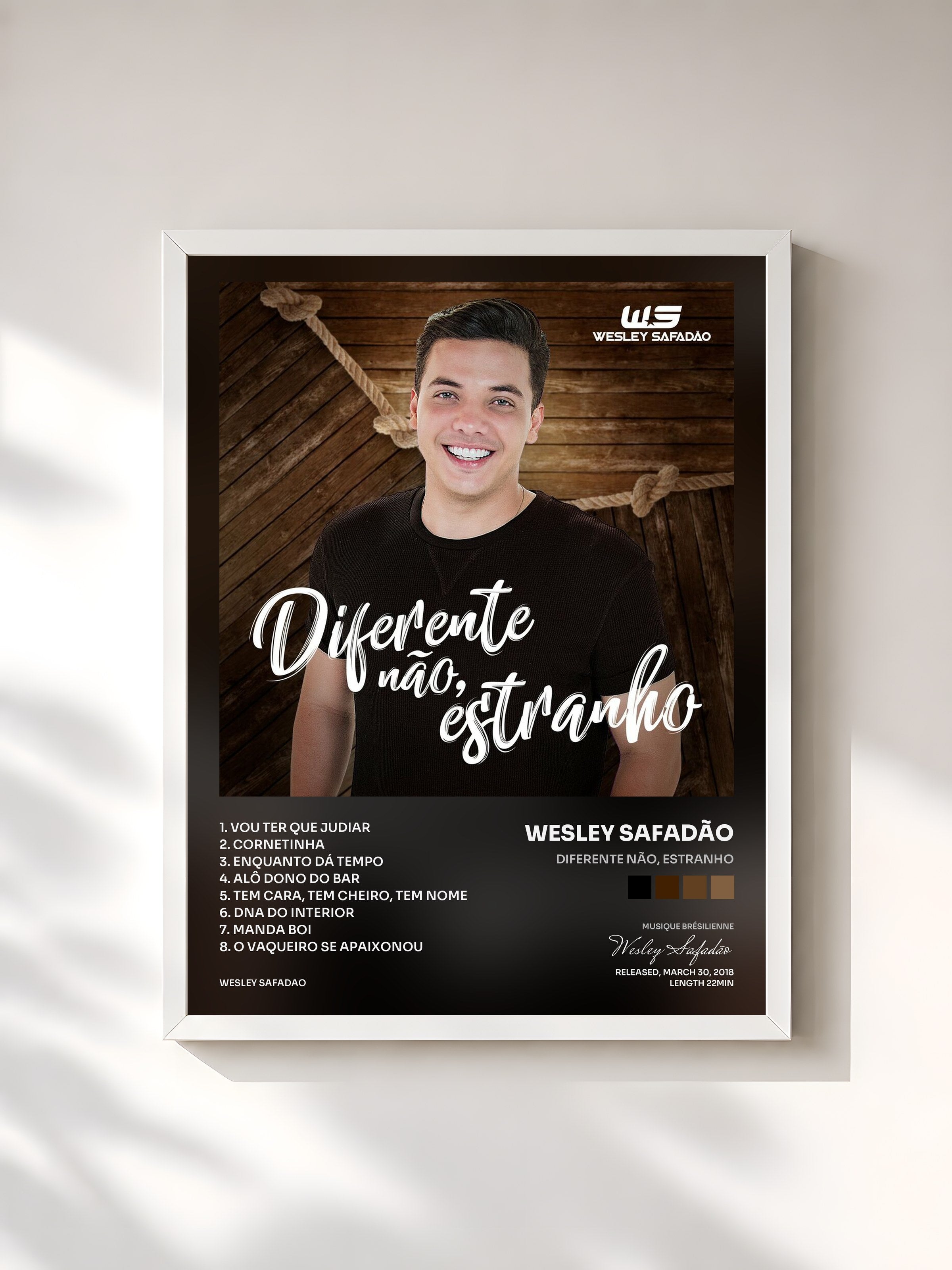 #blanc Tableau de l'album Diferente Não, Estranho de Wesley Safadão, cadre blanc, imprimé et encadré en France