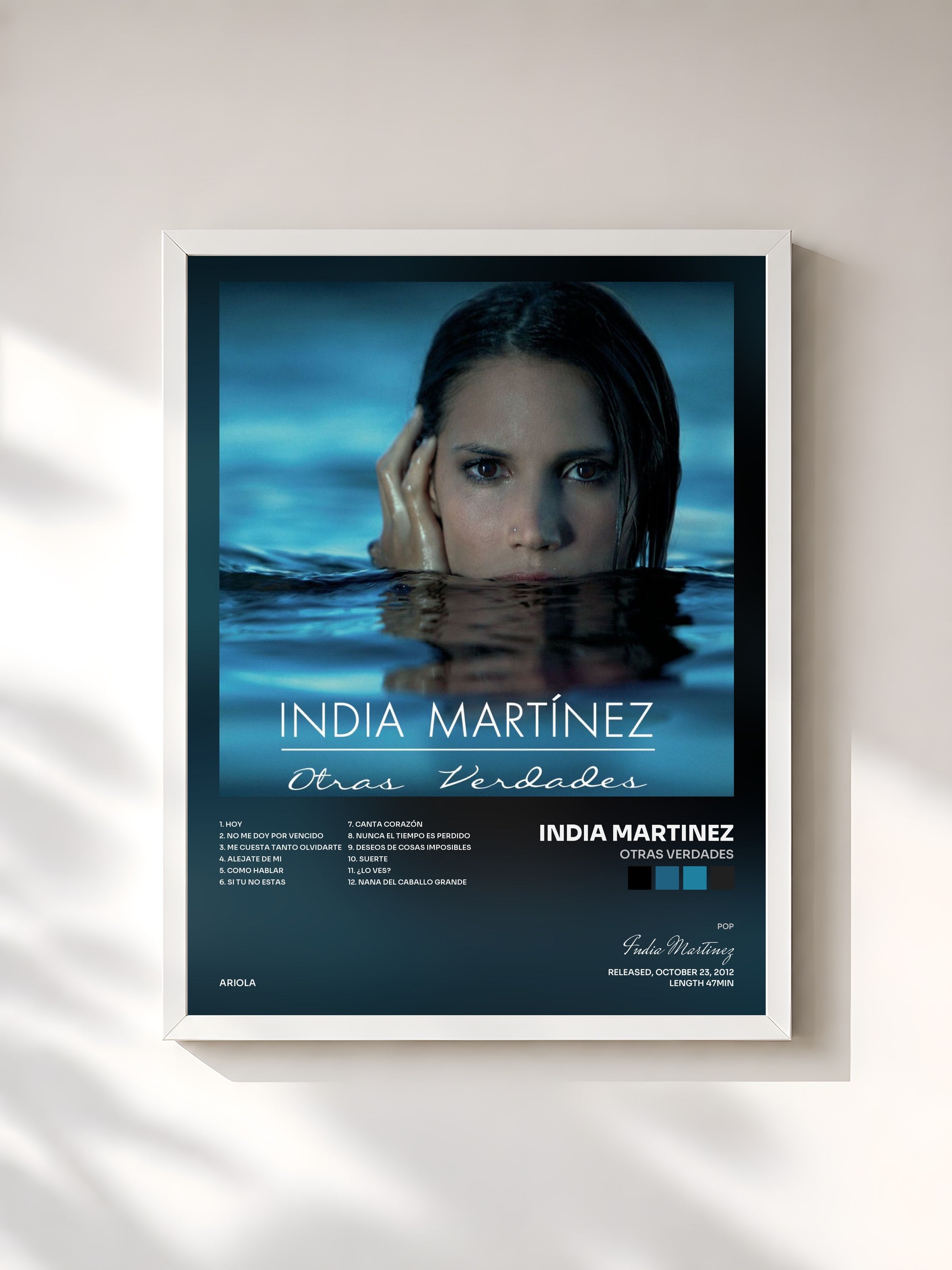 #blanc Tableau de l'album Otras Verdades de India Martinez, cadre blanc, imprimé et encadré en France
