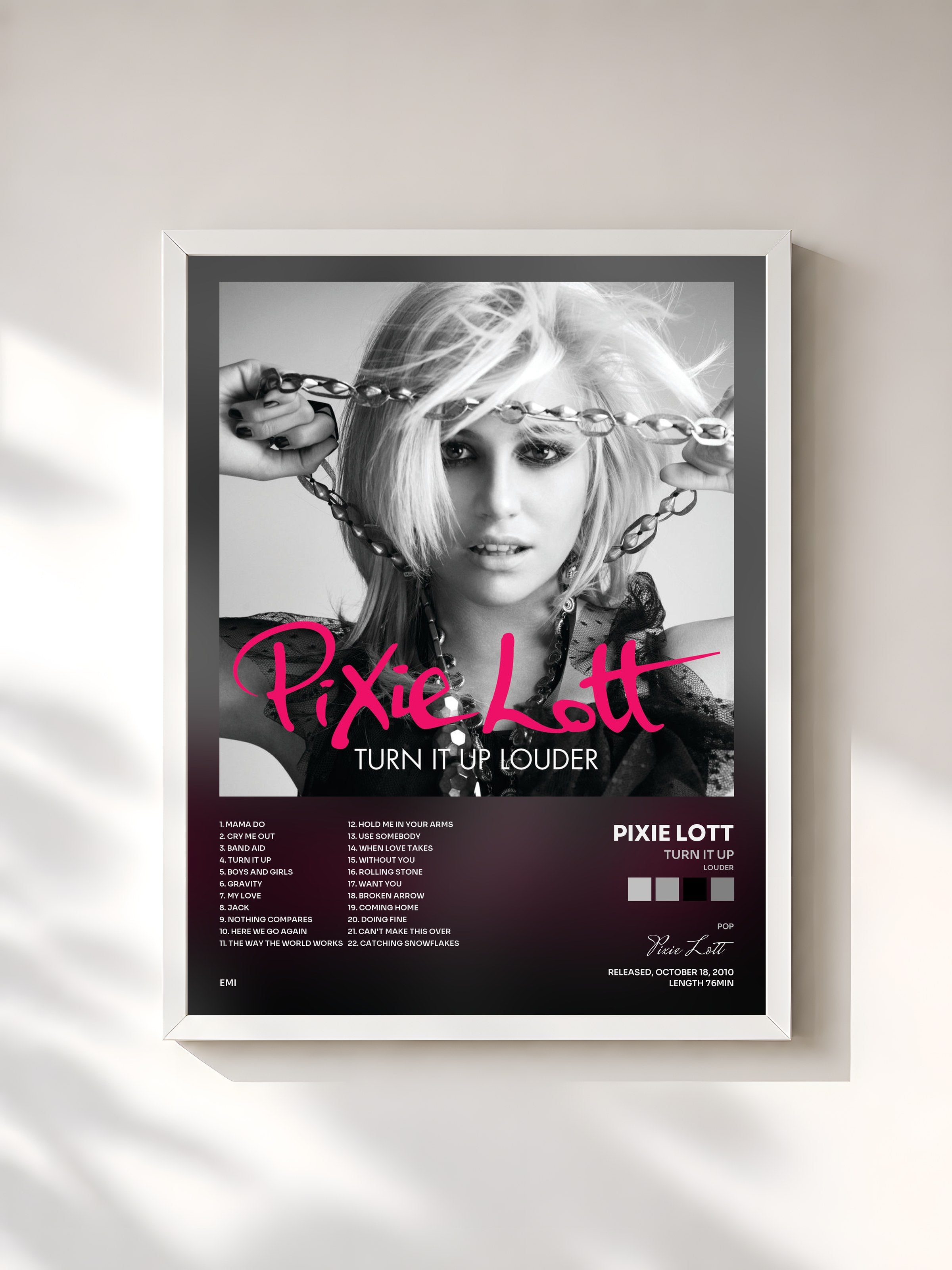 #blanc Tableau de l'album Turn It Up (Louder) de Pixie Lott, cadre blanc, imprimé et encadré en France