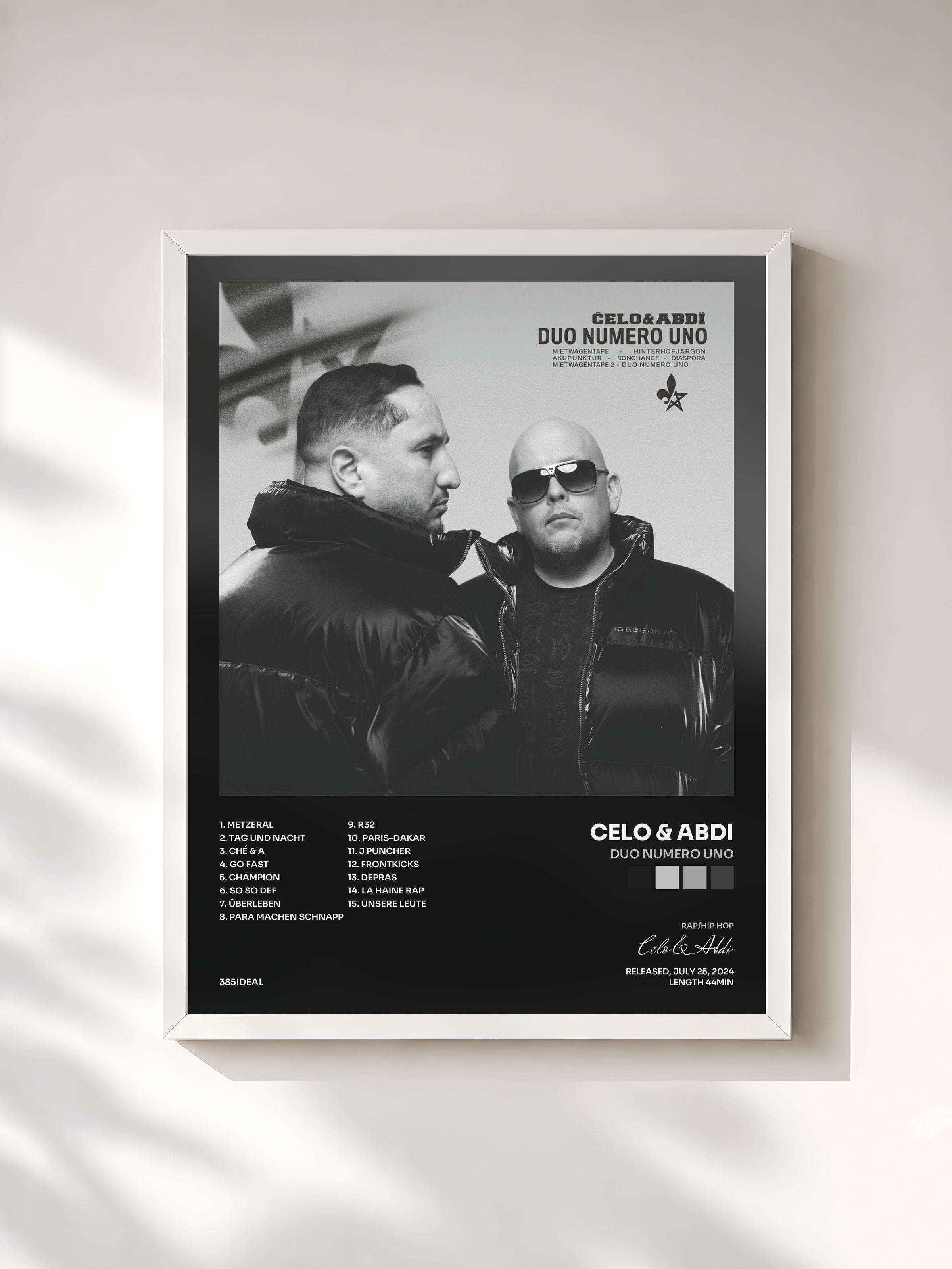 #blanc Tableau de l'album DUO NUMERO UNO de Celo & Abdi, cadre blanc, imprimé et encadré en France