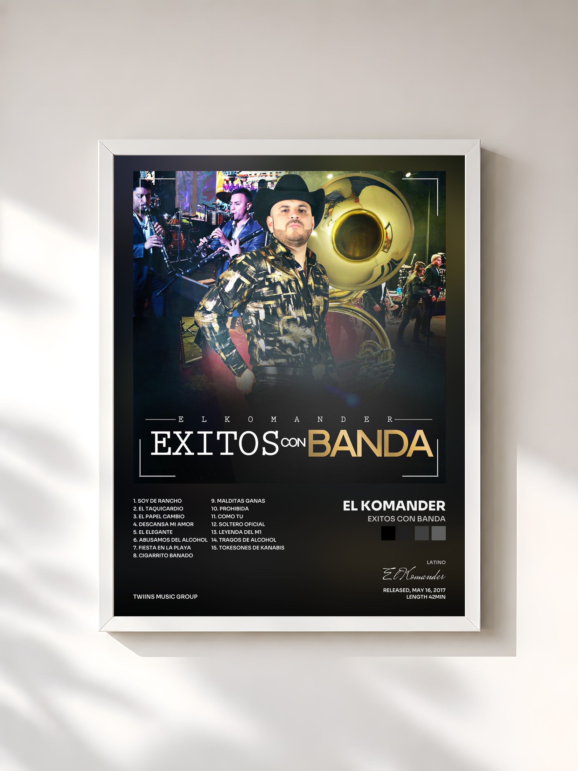 #blanc Tableau de l'album Exitos Con Banda de El Komander, cadre blanc, imprimé et encadré en France