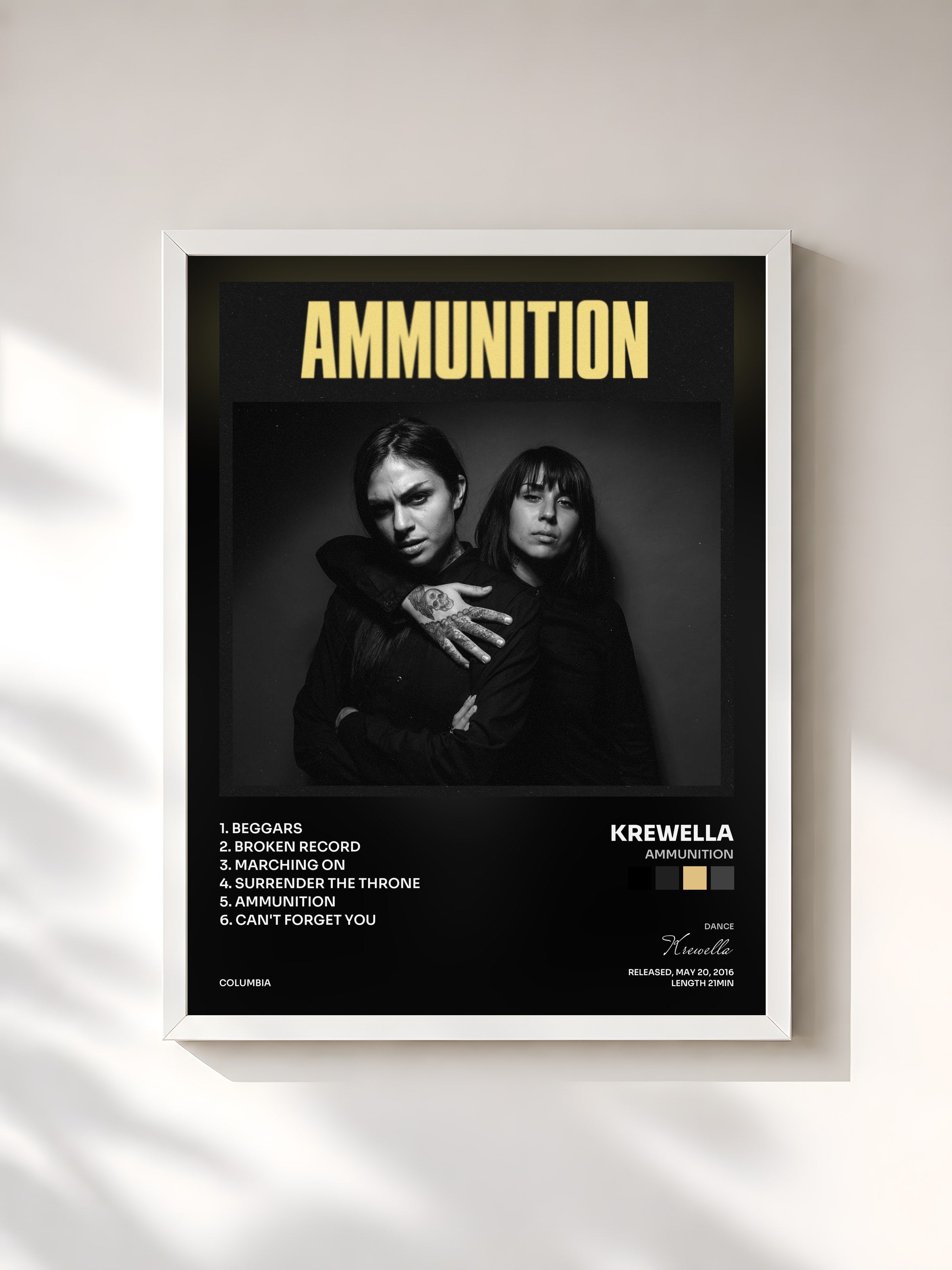 #blanc Tableau de l'album Ammunition de Krewella, cadre blanc, imprimé et encadré en France