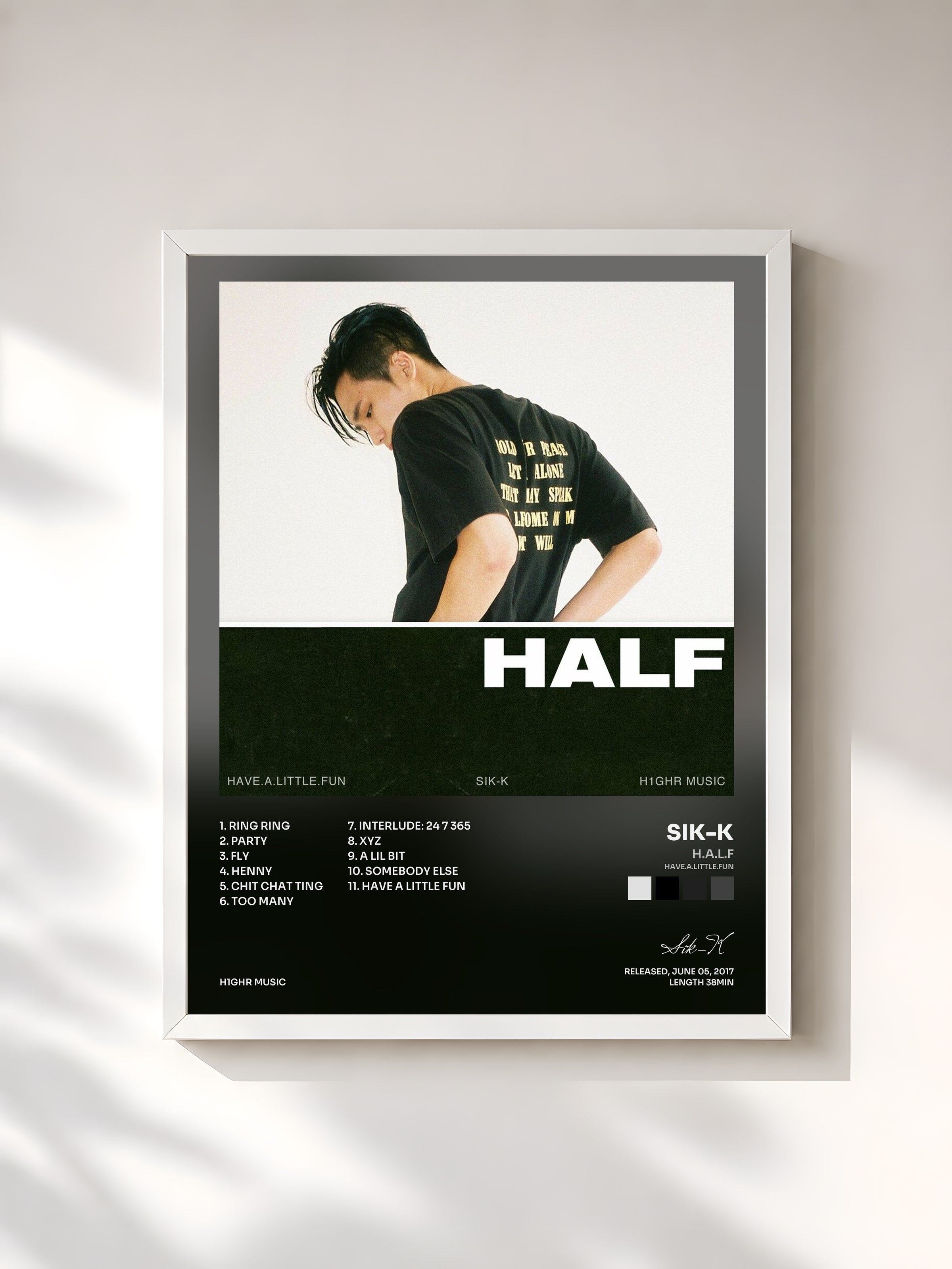 #blanc Tableau de l'album H.A.L.F (Have.A.Little.Fun) de Sik-K, cadre blanc, imprimé et encadré en France