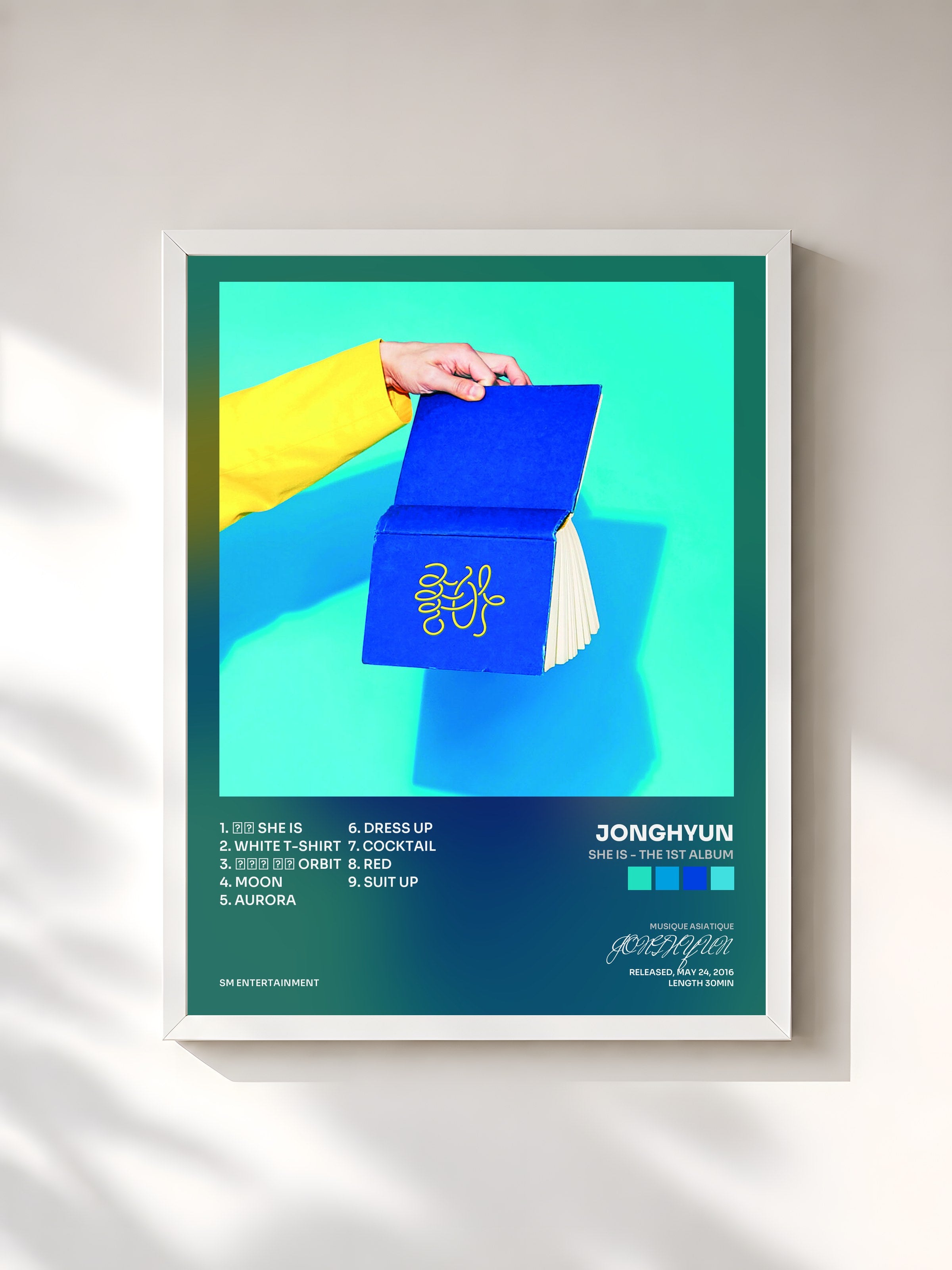 #blanc Tableau de l'album She is - The 1st Album de JONGHYUN, cadre blanc, imprimé et encadré en France