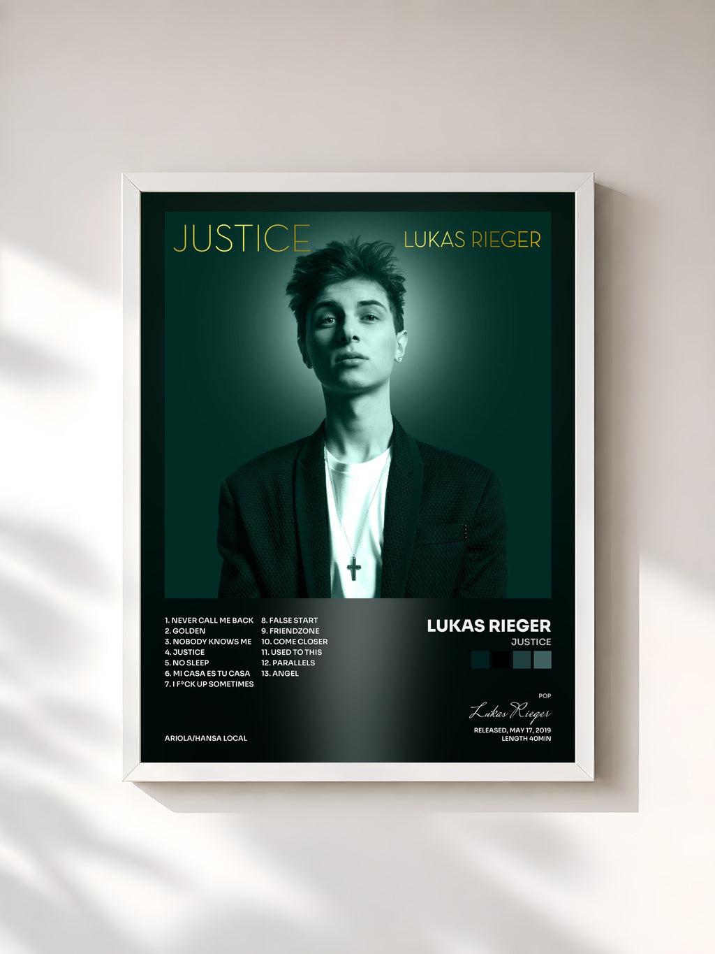#blanc Tableau de l'album Justice de Lukas Rieger, cadre blanc, imprimé et encadré en France