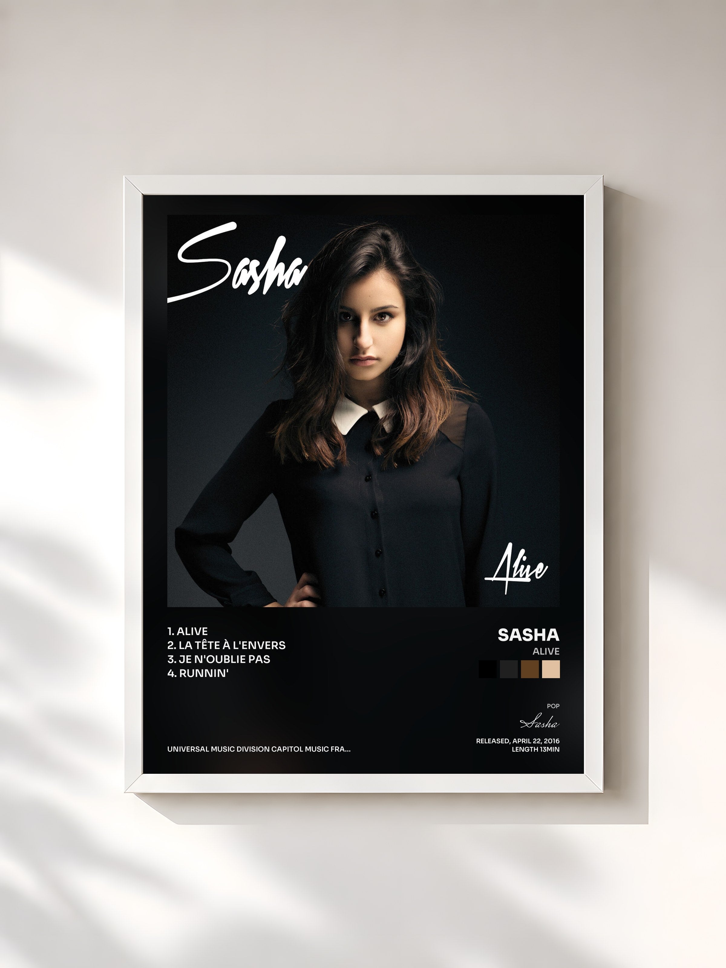 #blanc Tableau de l'album Alive de Sasha, cadre blanc, imprimé et encadré en France
