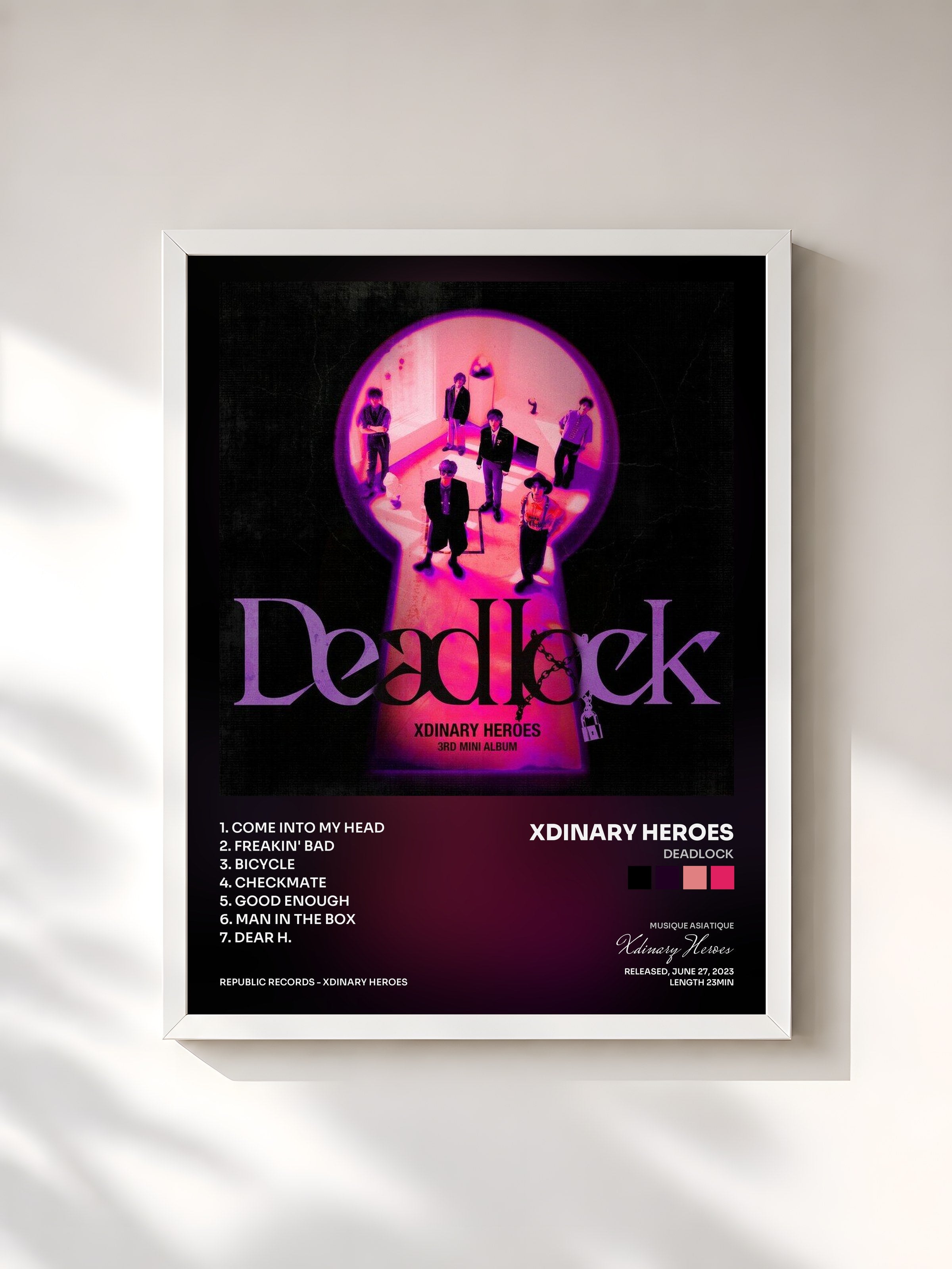 #blanc Tableau de l'album Deadlock de Xdinary Heroes, cadre blanc, imprimé et encadré en France