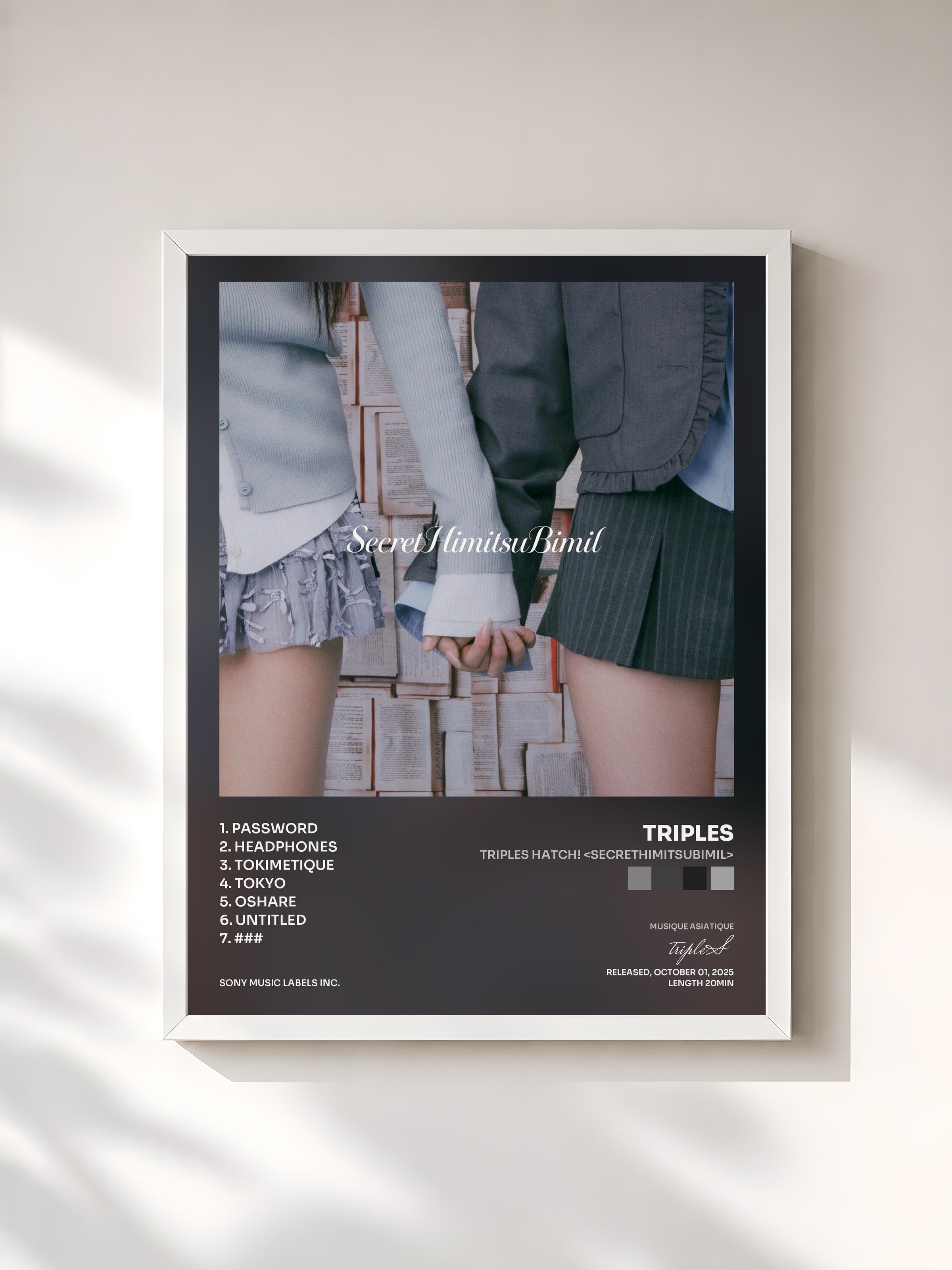 #blanc Tableau de l'album tripleS hatch! <SecretHimitsuBimil> de tripleS, cadre blanc, imprimé et encadré en France