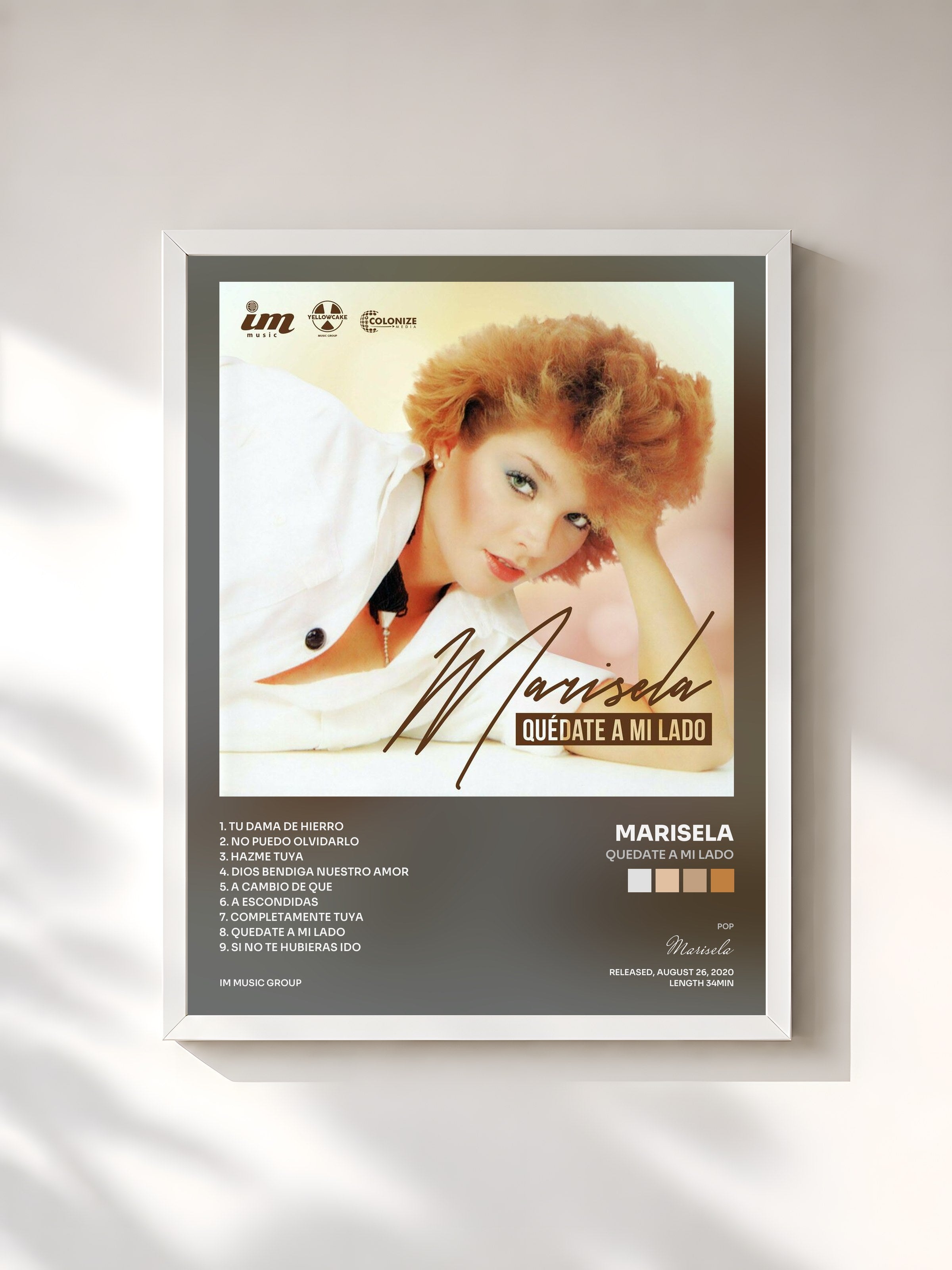 #blanc Tableau de l'album Quedate A Mi Lado de Marisela, cadre blanc, imprimé et encadré en France
