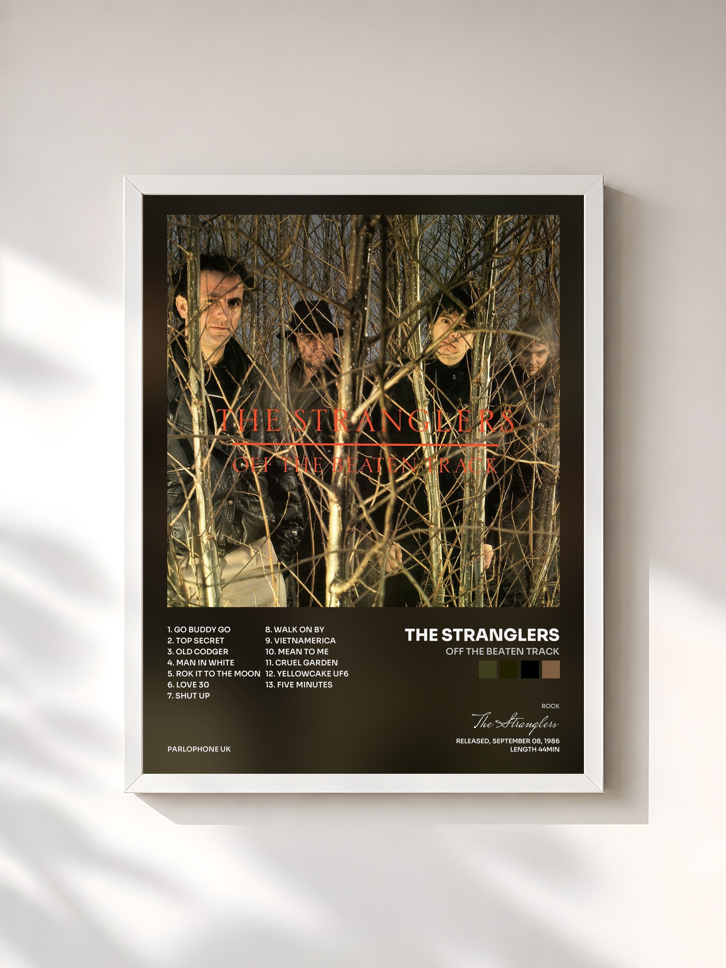 #blanc Tableau de l'album Off the Beaten Track de The Stranglers, cadre blanc, imprimé et encadré en France