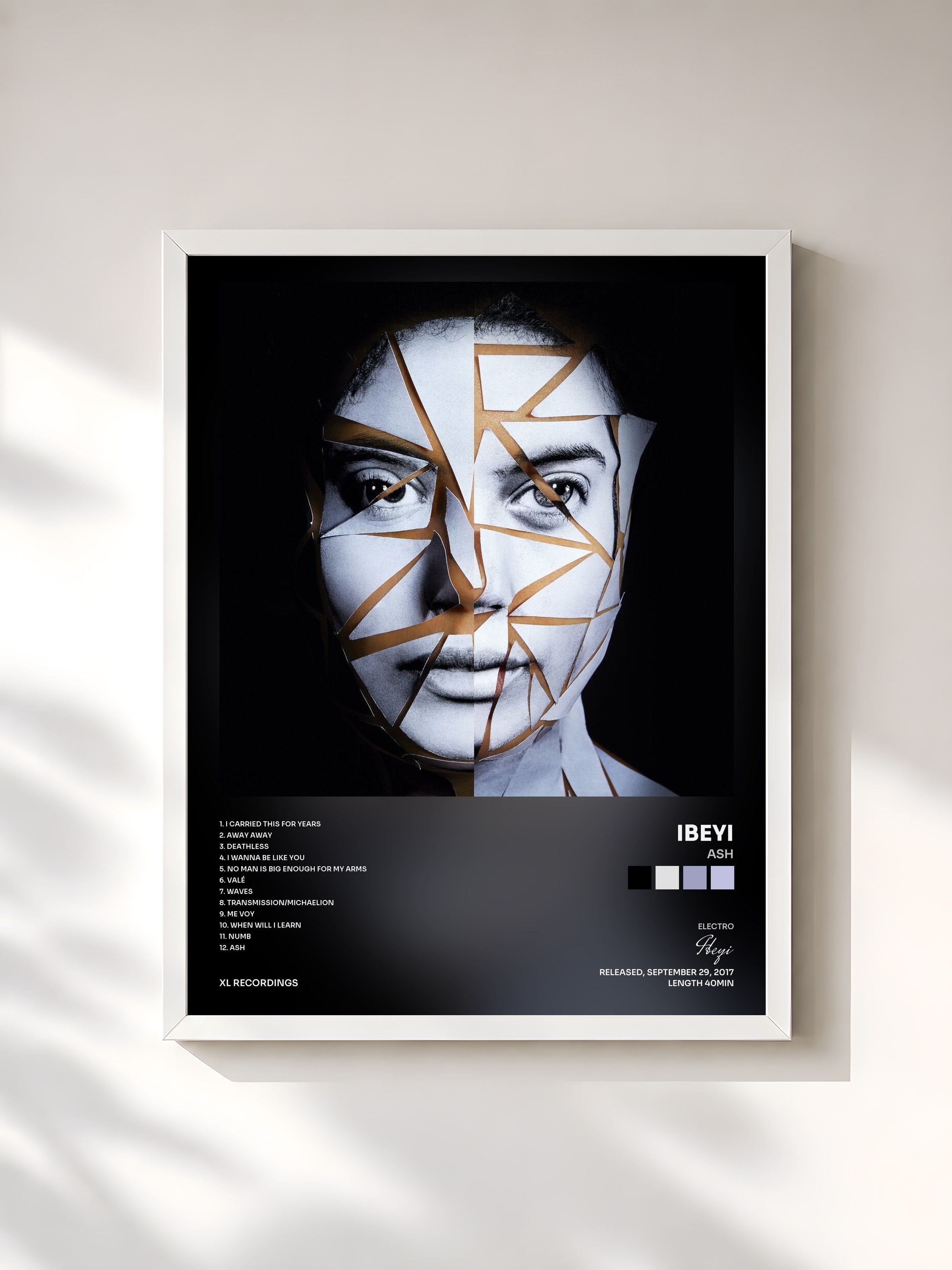 #blanc Tableau de l'album Ash de Ibeyi, cadre blanc, imprimé et encadré en France