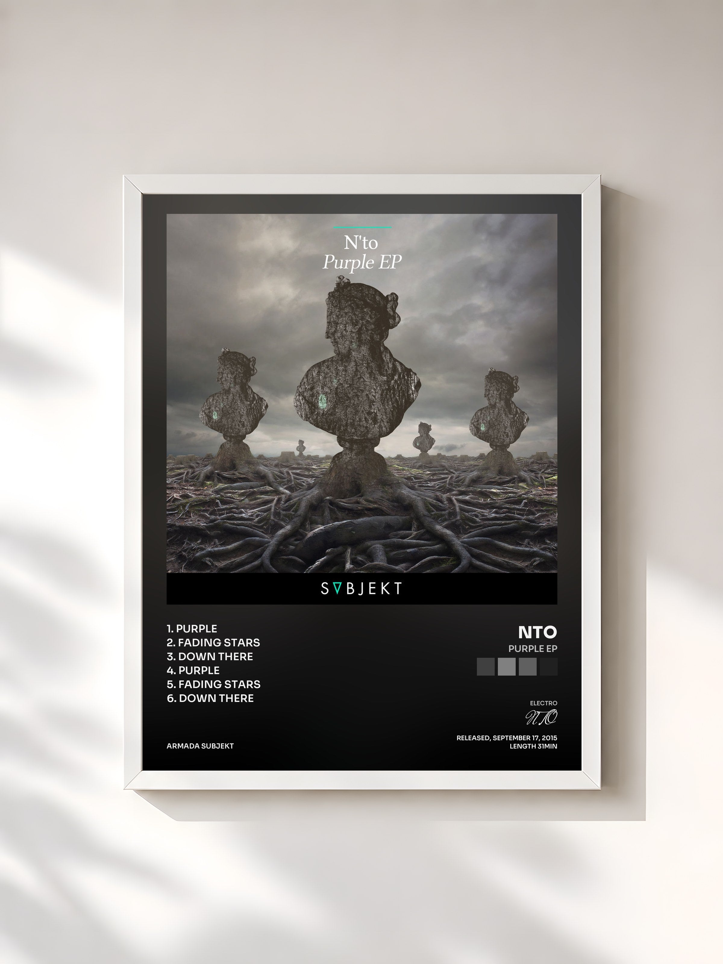 #blanc Tableau de l'album Purple EP de NTO, cadre blanc, imprimé et encadré en France