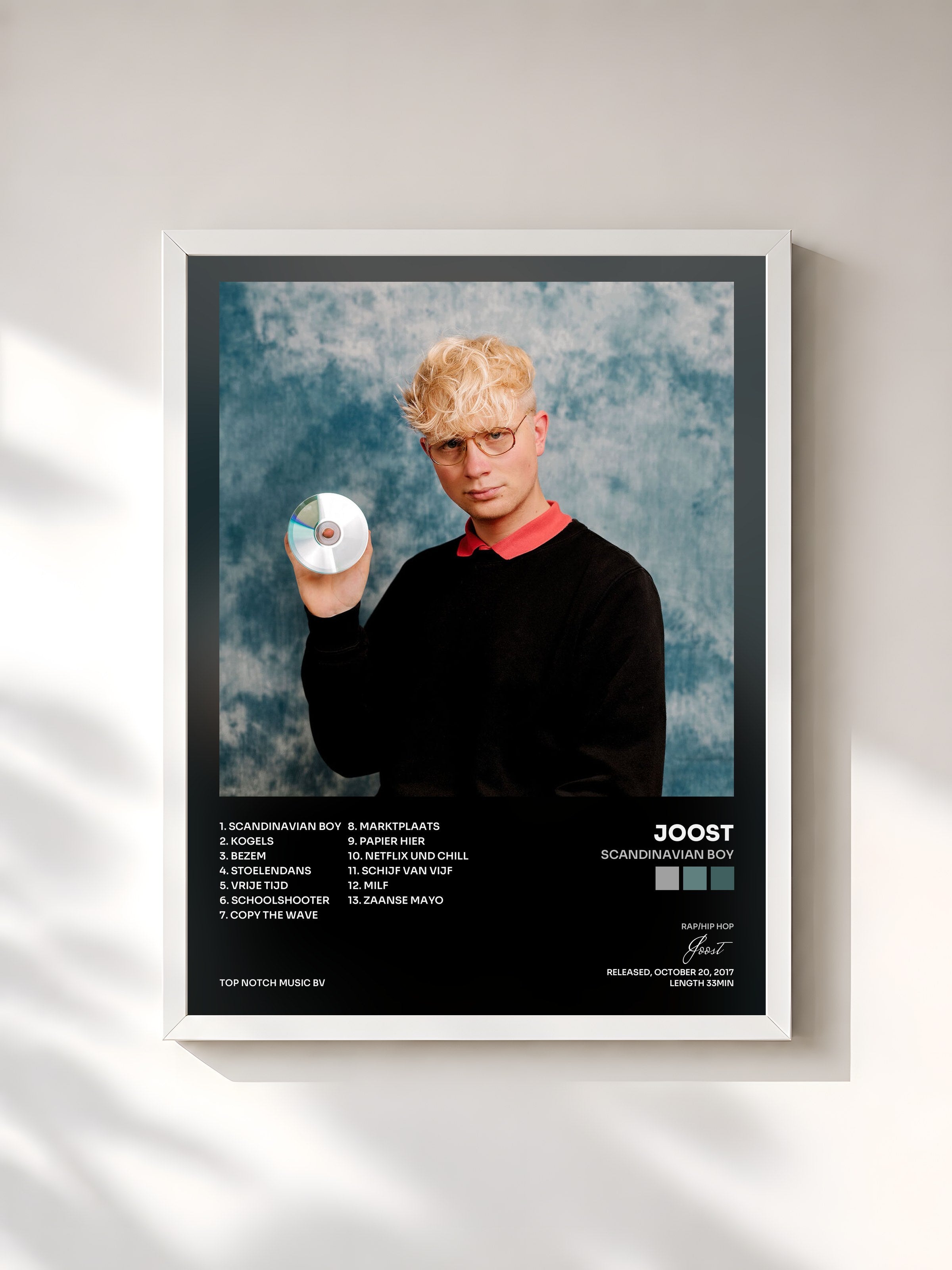 #blanc Tableau de l'album Scandinavian Boy de Joost, cadre blanc, imprimé et encadré en France