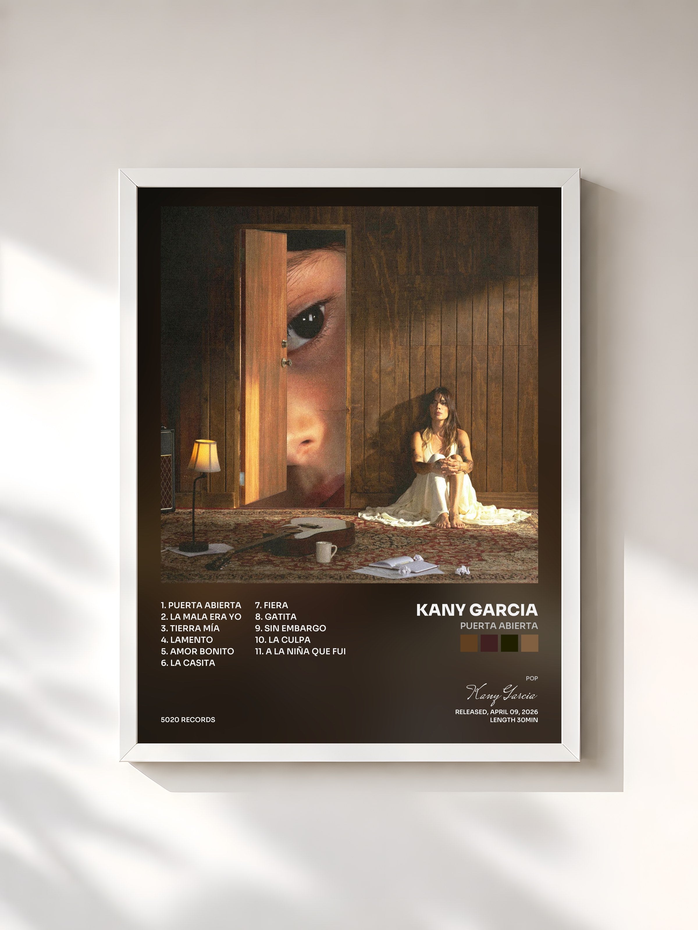 #blanc Tableau de l'album PUERTA ABIERTA de Kany Garcia, cadre blanc, imprimé et encadré en France