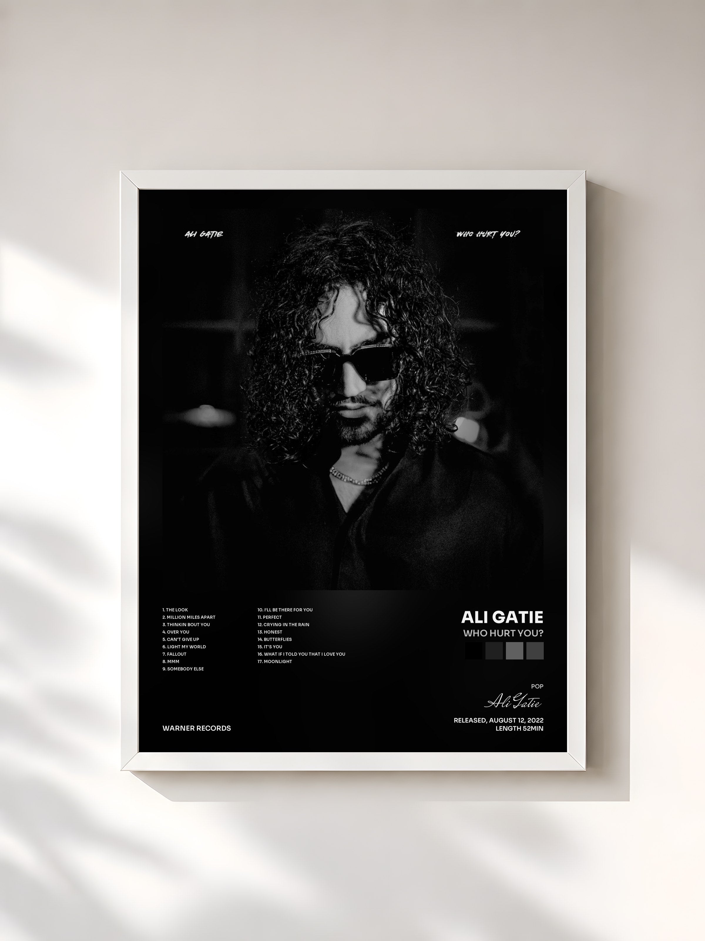#blanc Tableau de l'album WHO HURT YOU? de Ali Gatie, cadre blanc, imprimé et encadré en France