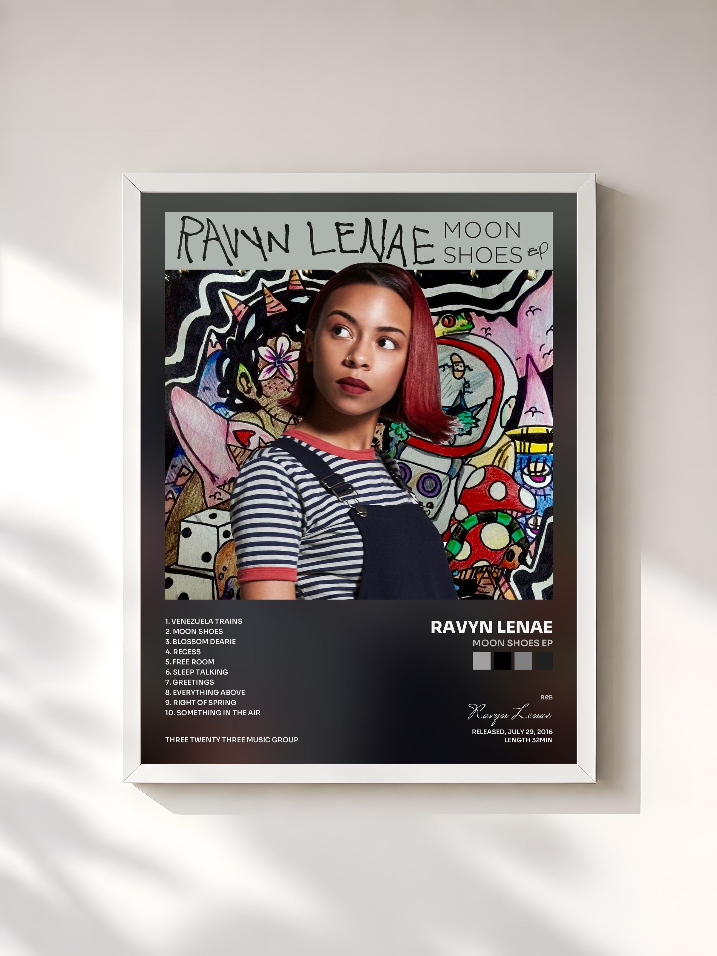 #blanc Tableau de l'album Moon Shoes EP de Ravyn Lenae, cadre blanc, imprimé et encadré en France