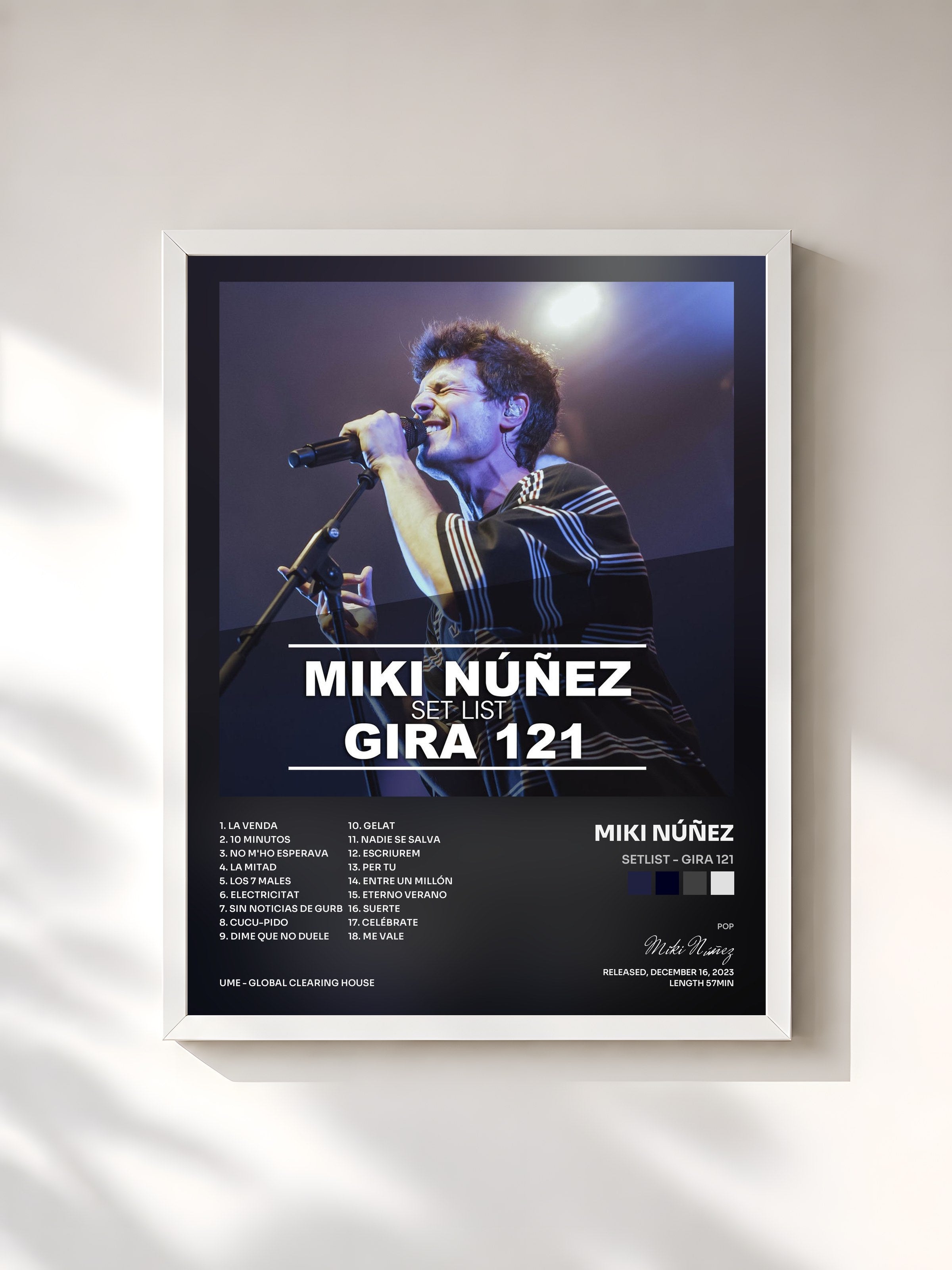 #blanc Tableau de l'album Setlist - Gira 121 de Miki Núñez, cadre blanc, imprimé et encadré en France