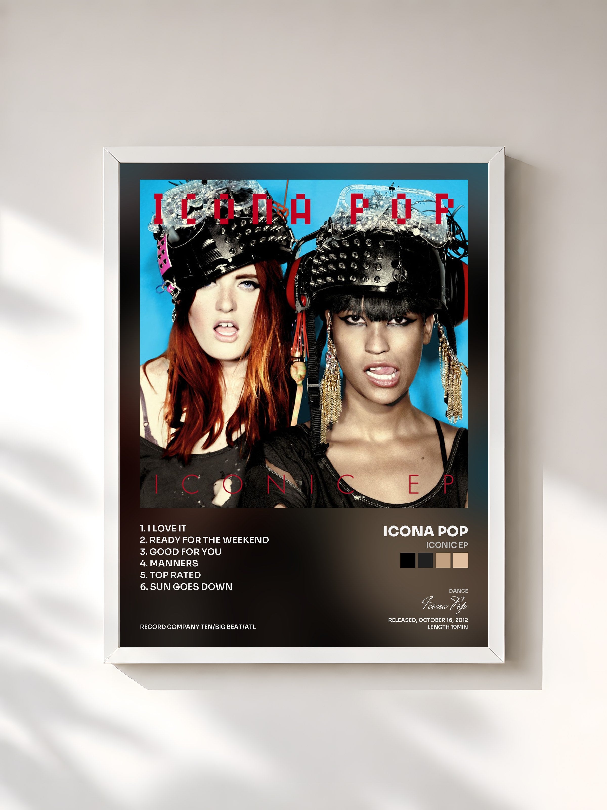 #blanc Tableau de l'album Iconic EP de Icona Pop, cadre blanc, imprimé et encadré en France