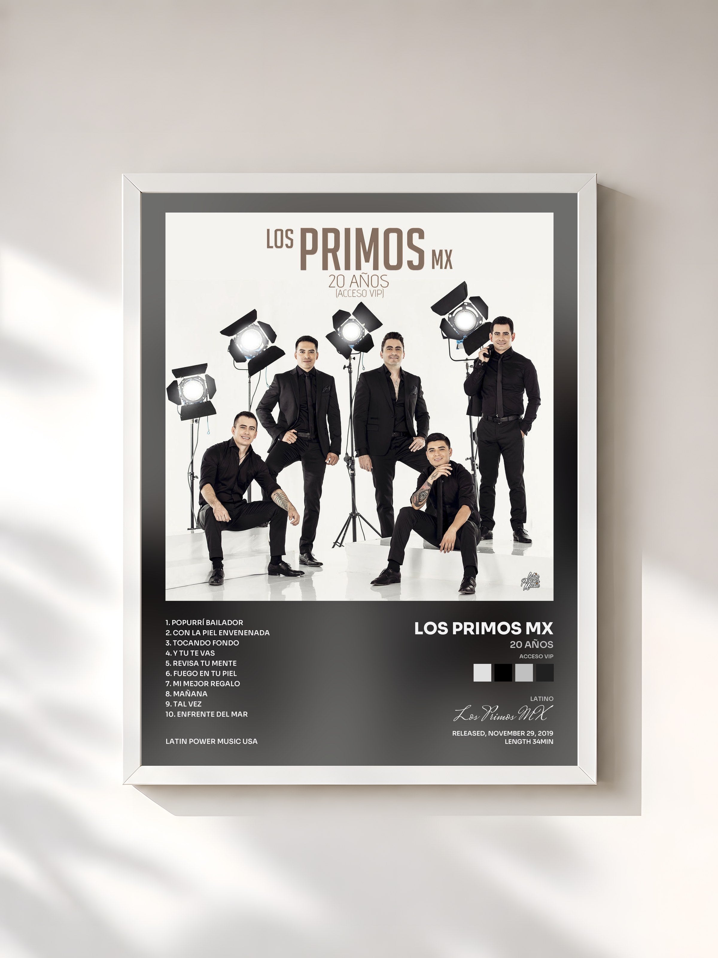 #blanc Tableau de l'album 20 Años (Acceso VIP) de Los Primos MX, cadre blanc, imprimé et encadré en France