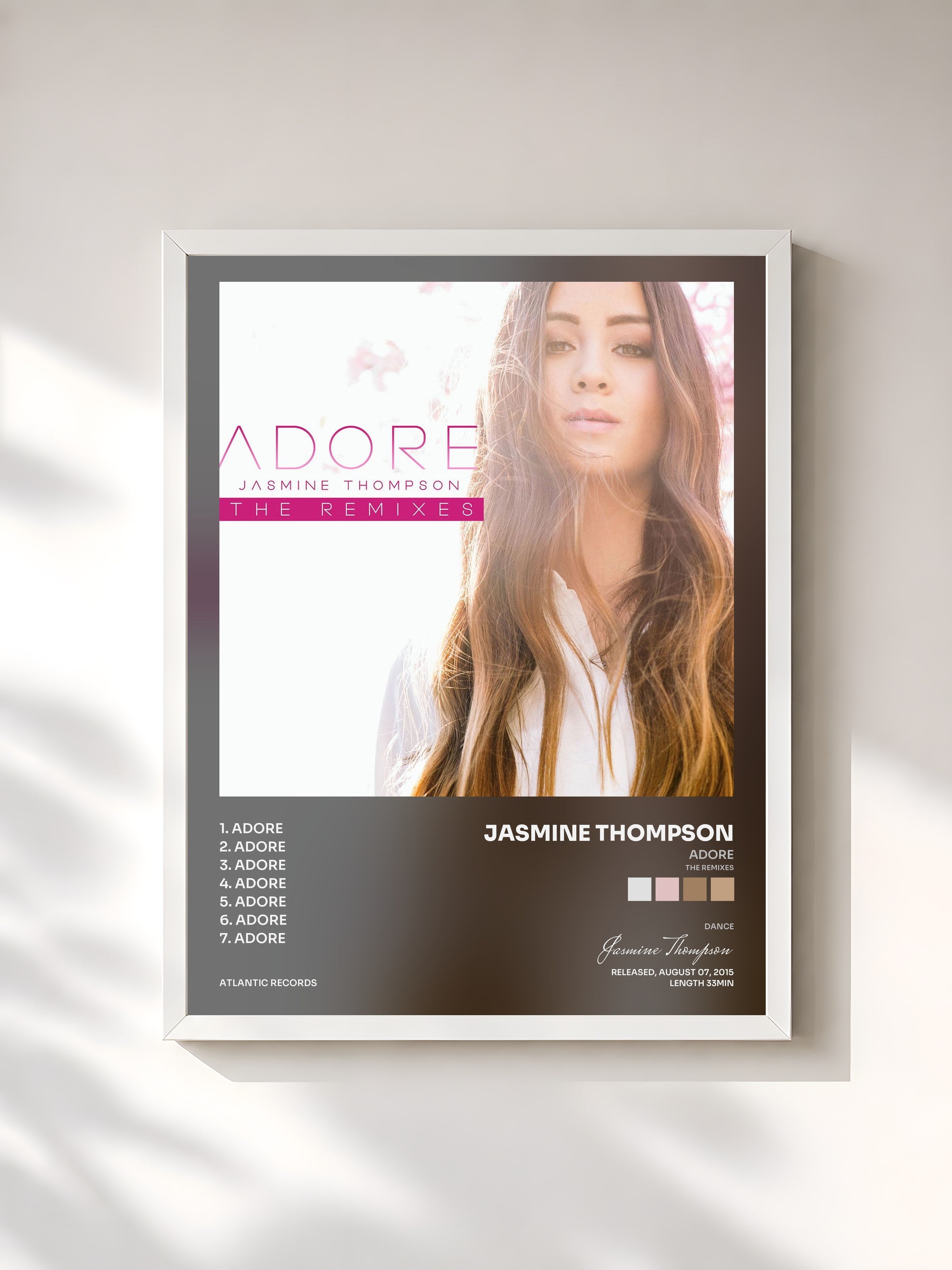 #blanc Tableau de l'album Adore (The Remixes) de Jasmine Thompson, cadre blanc, imprimé et encadré en France