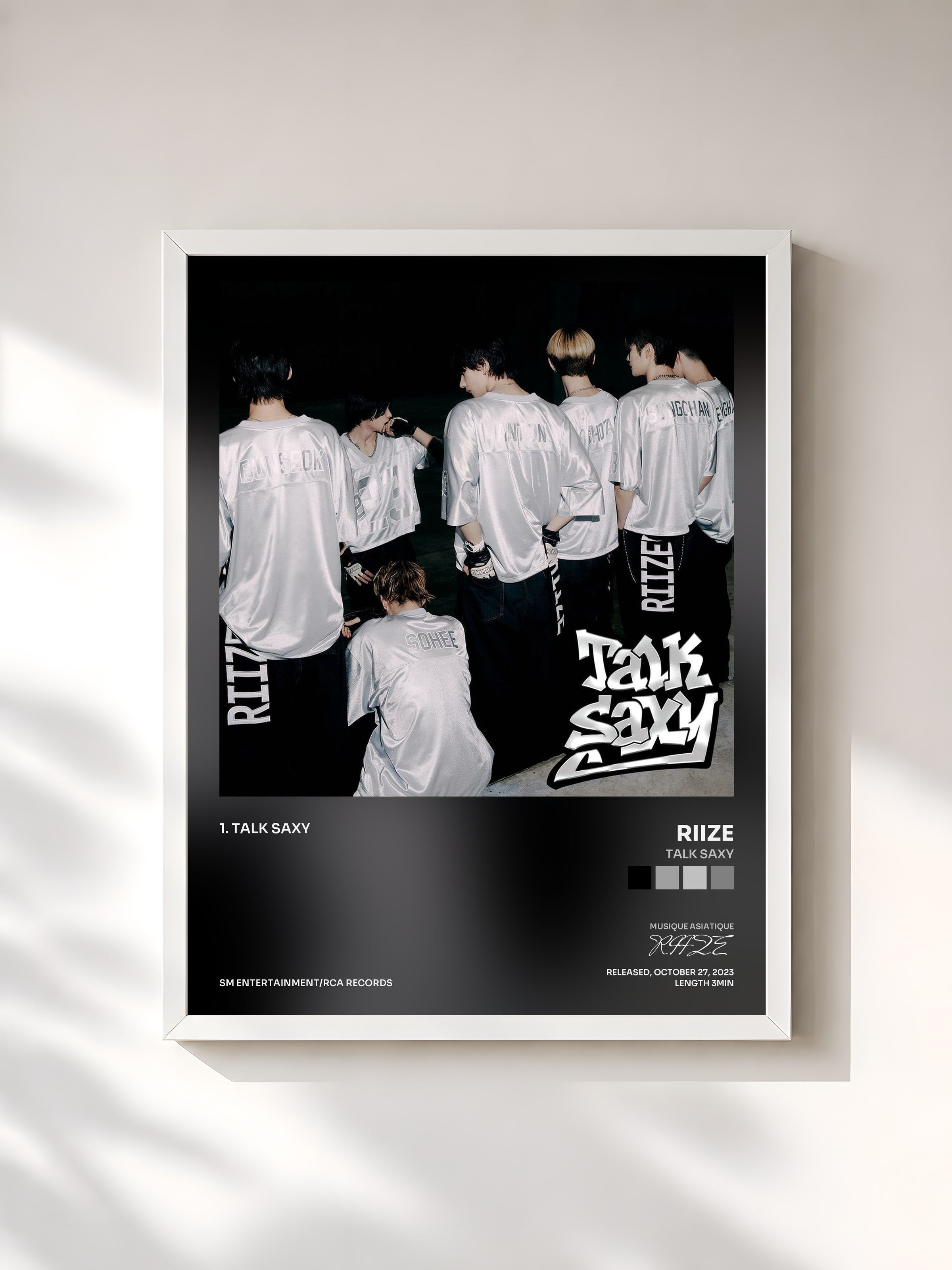 #blanc Tableau de l'album Talk Saxy de RIIZE, cadre blanc, imprimé et encadré en France