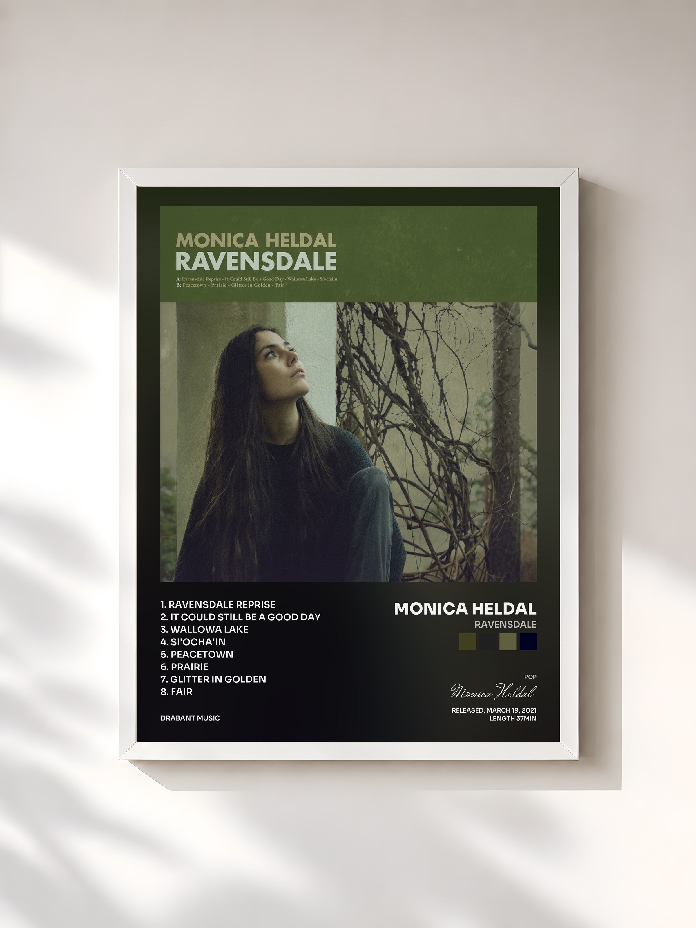 #blanc Tableau de l'album Ravensdale de Monica Heldal, cadre blanc, imprimé et encadré en France