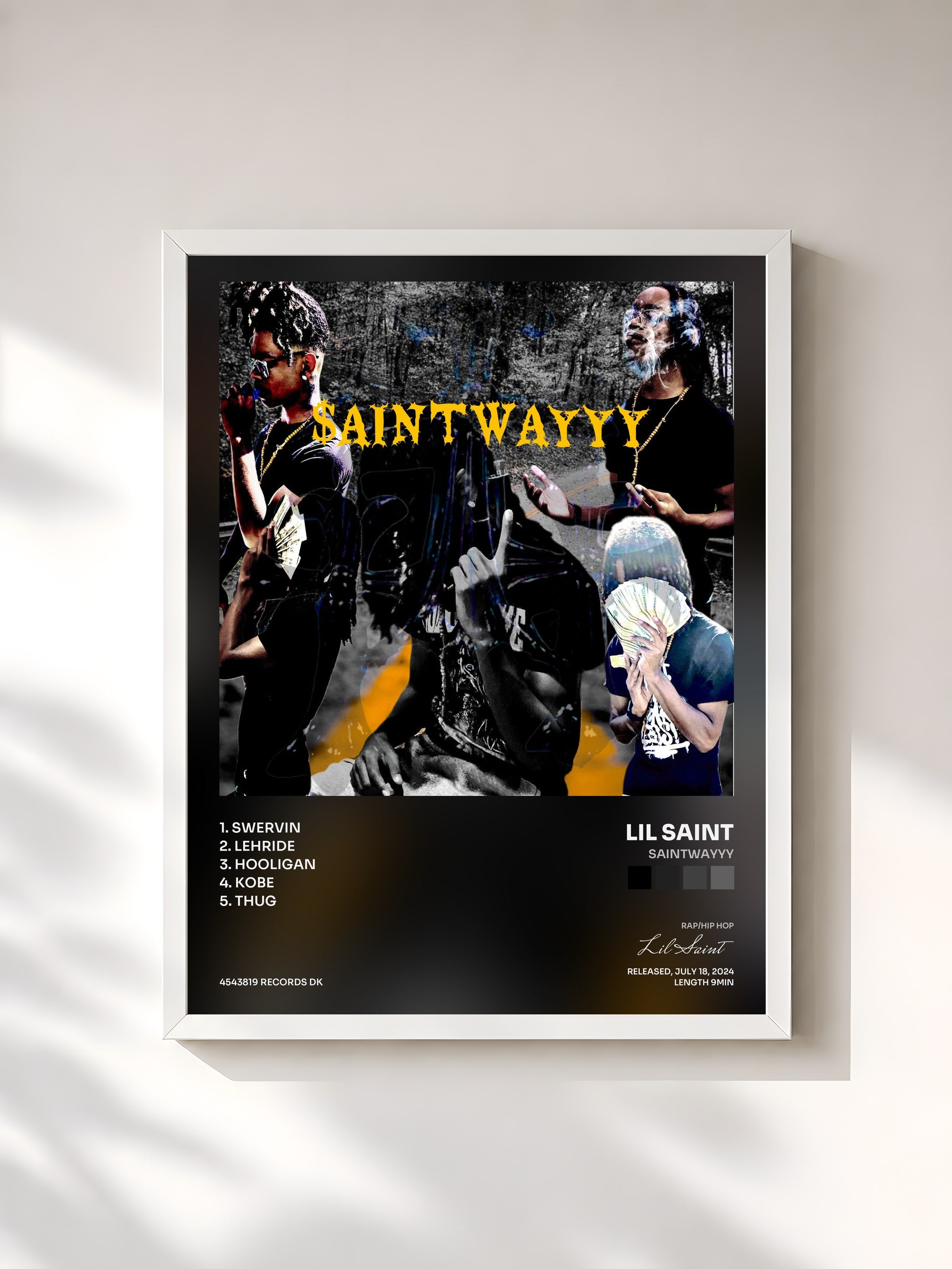 #blanc Tableau de l'album SAINTWAYYY de Lil Saint, cadre blanc, imprimé et encadré en France