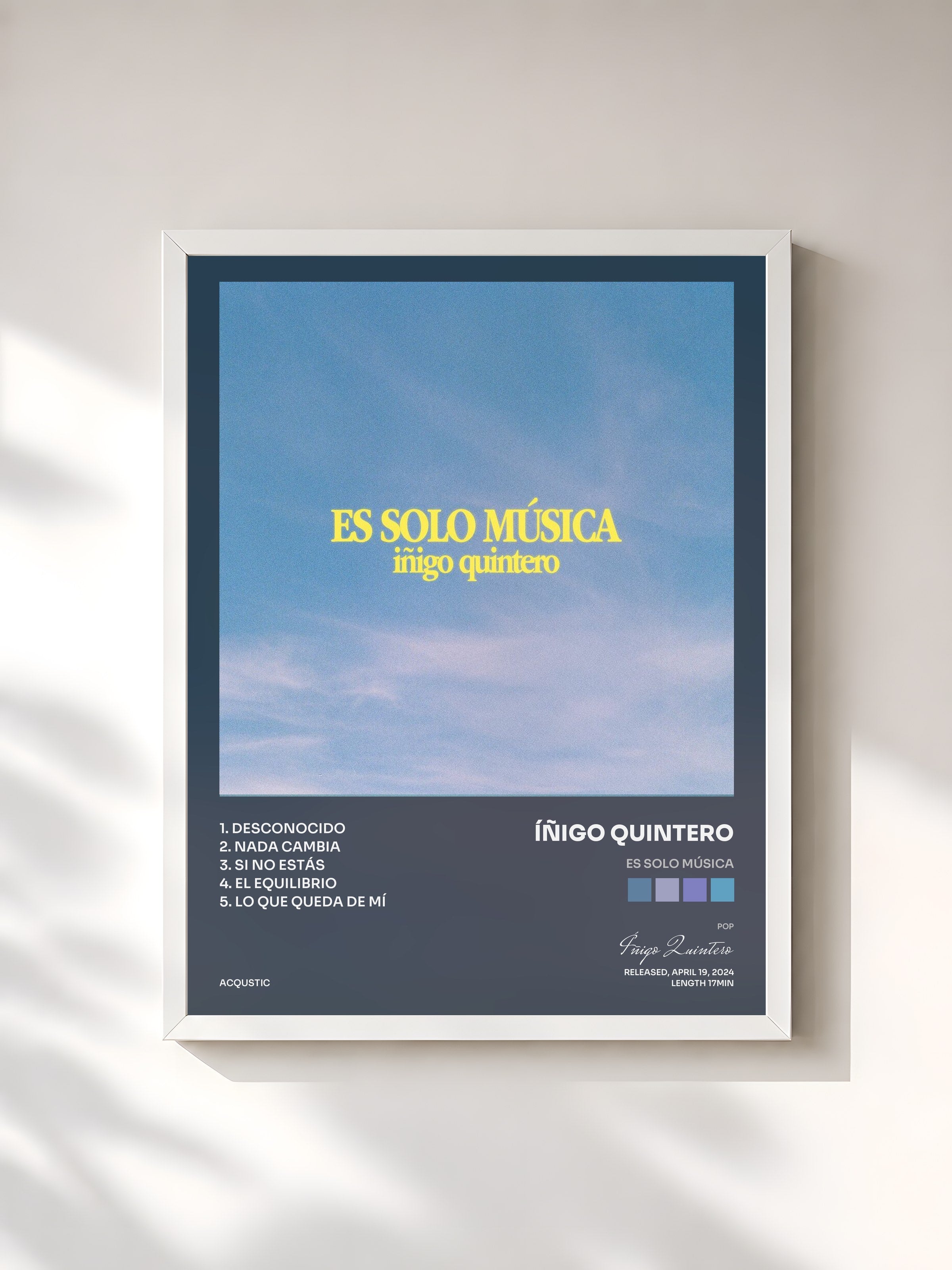 #blanc Tableau de l'album ES SOLO MÚSICA de Íñigo Quintero, cadre blanc, imprimé et encadré en France