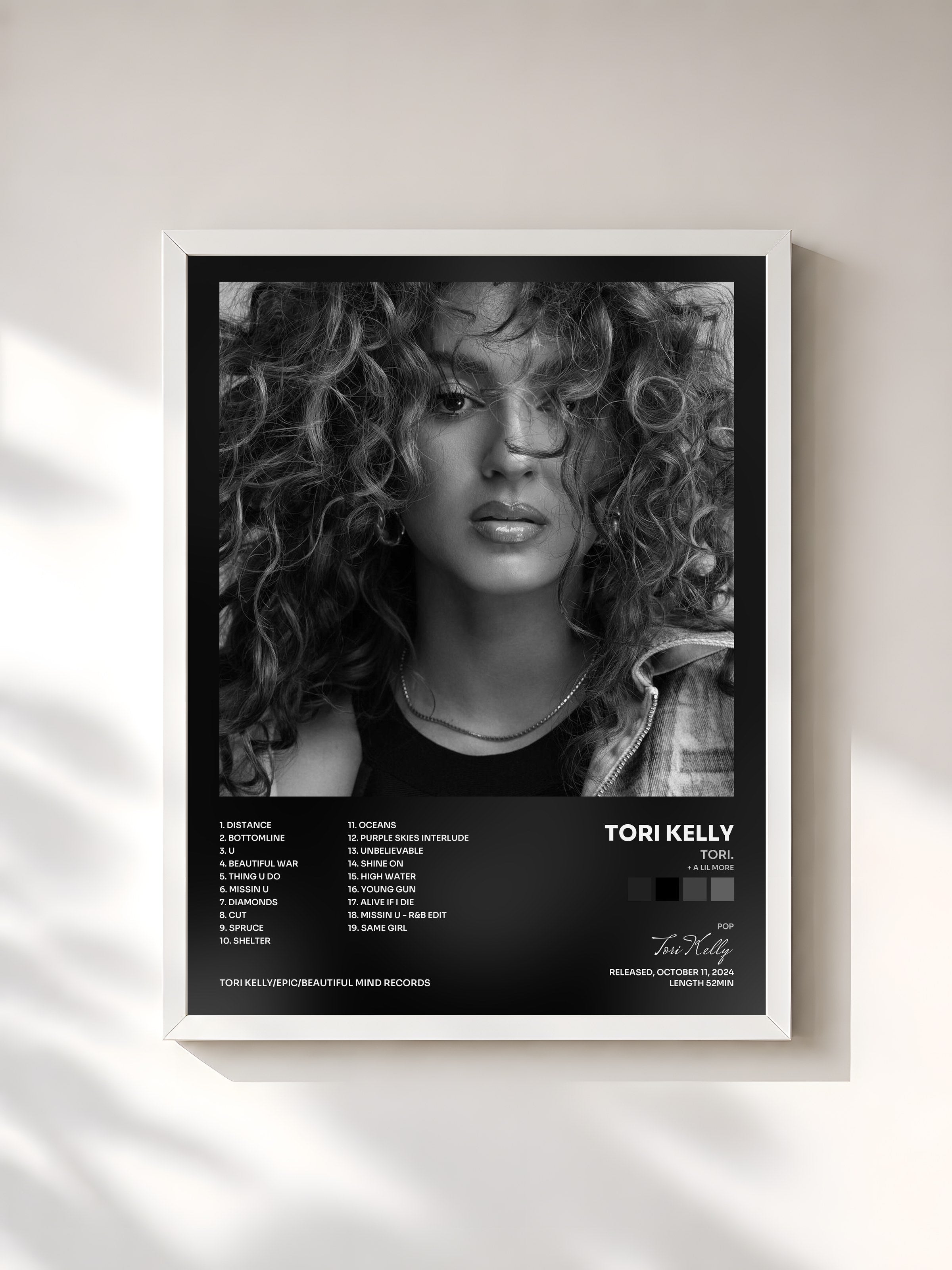 #blanc Tableau de l'album TORI. (+ a lil more) de Tori Kelly, cadre blanc, imprimé et encadré en France