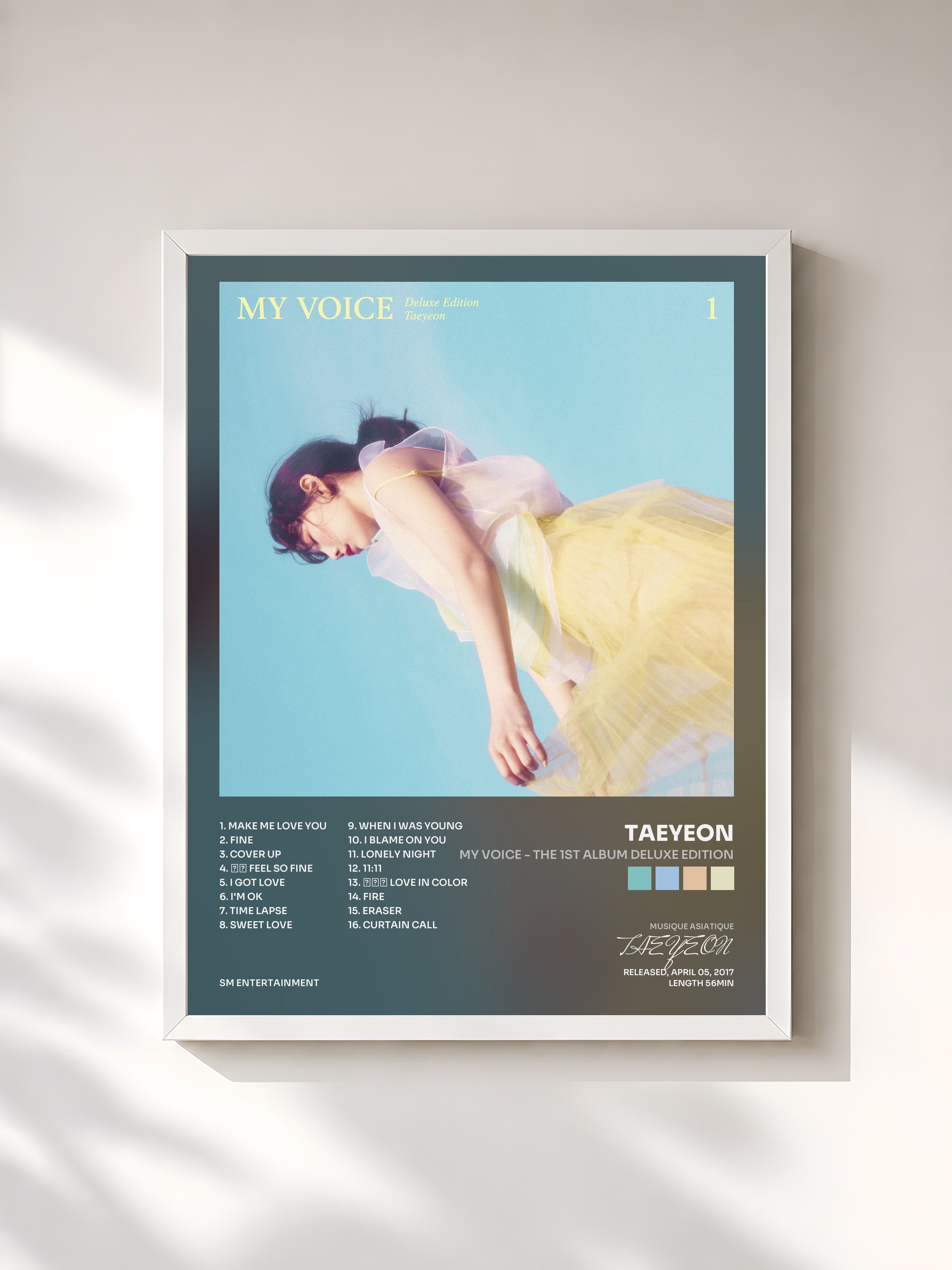 #blanc Tableau de l'album My Voice - The 1st Album Deluxe Edition de TAEYEON, cadre blanc, imprimé et encadré en France