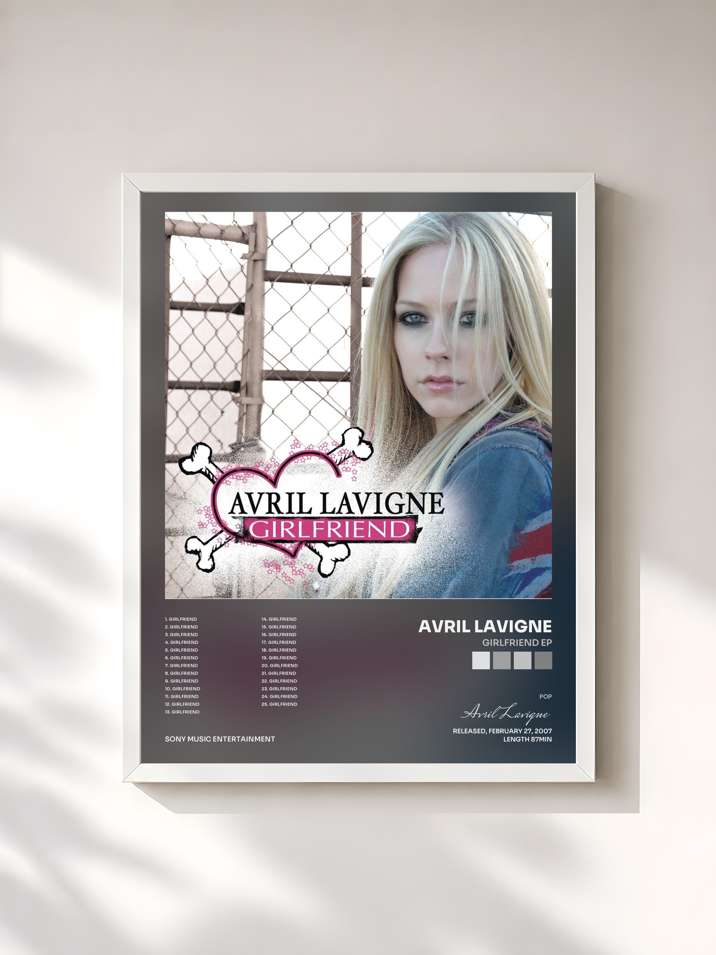 #blanc Tableau de l'album Girlfriend EP de Avril Lavigne, cadre blanc, imprimé et encadré en France