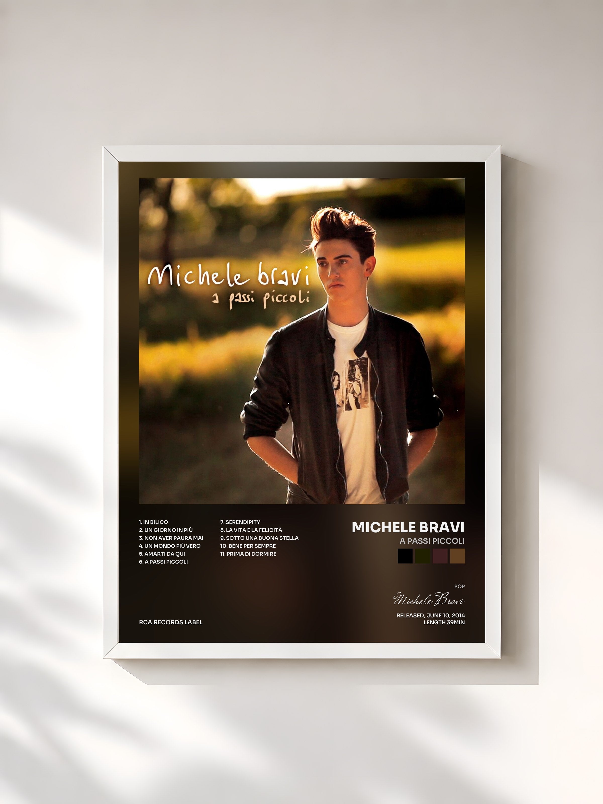 #blanc Tableau de l'album A passi piccoli de Michele Bravi, cadre blanc, imprimé et encadré en France