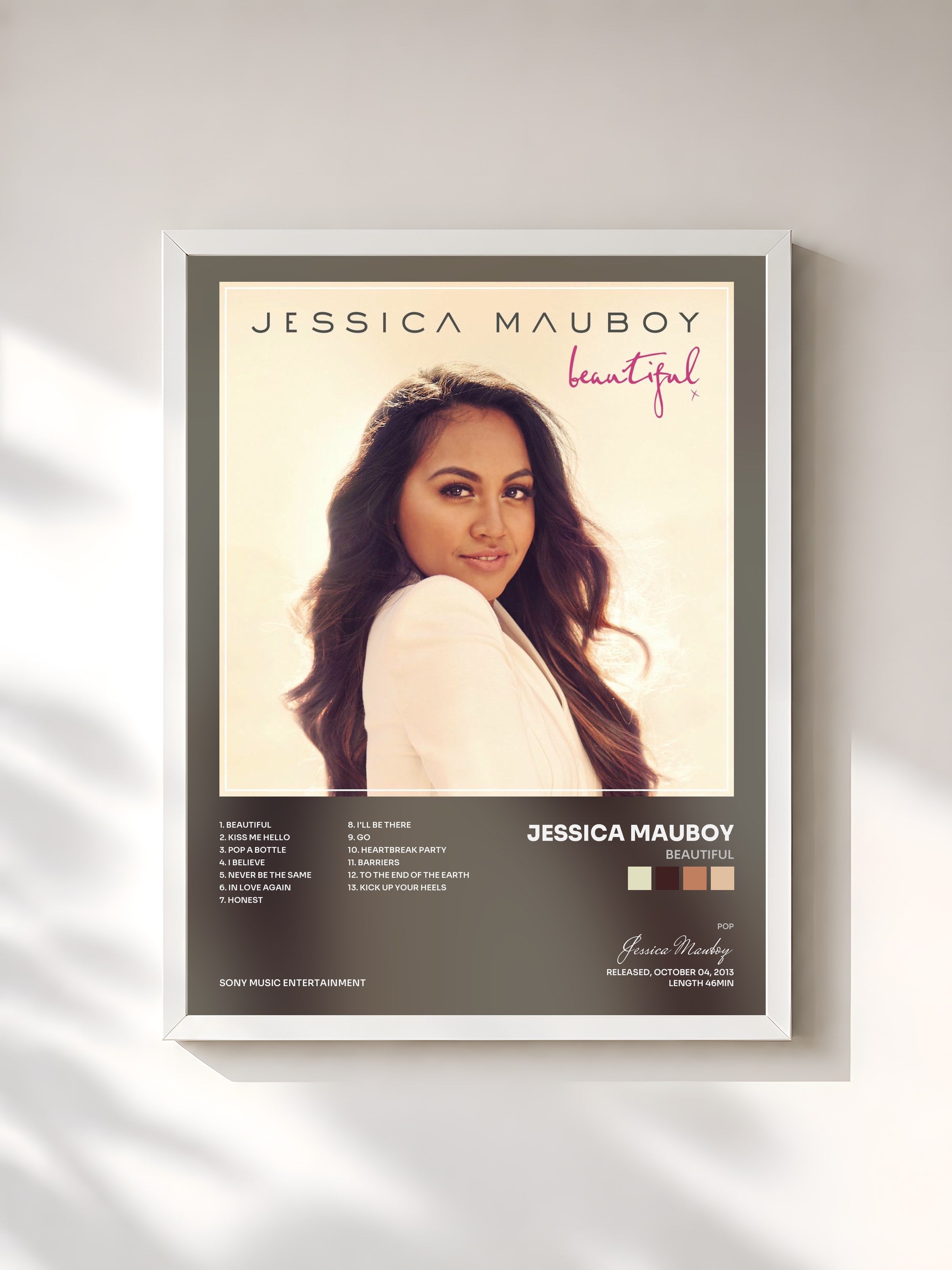 #blanc Tableau de l'album Beautiful de Jessica Mauboy, cadre blanc, imprimé et encadré en France