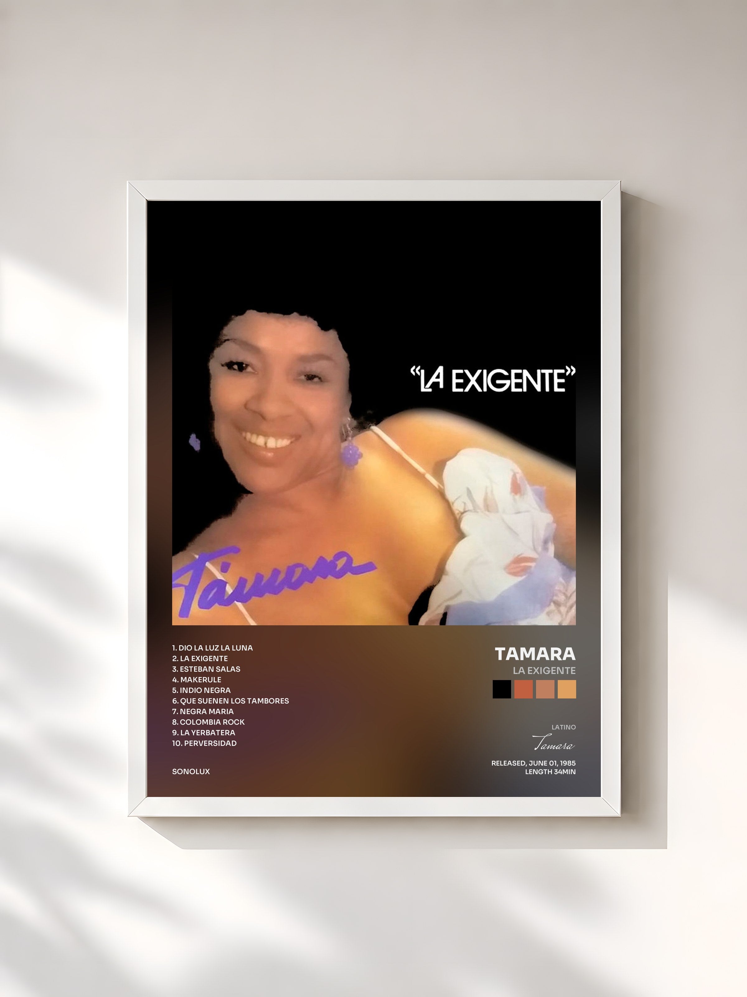 #blanc Tableau de l'album La Exigente de Tamara, cadre blanc, imprimé et encadré en France