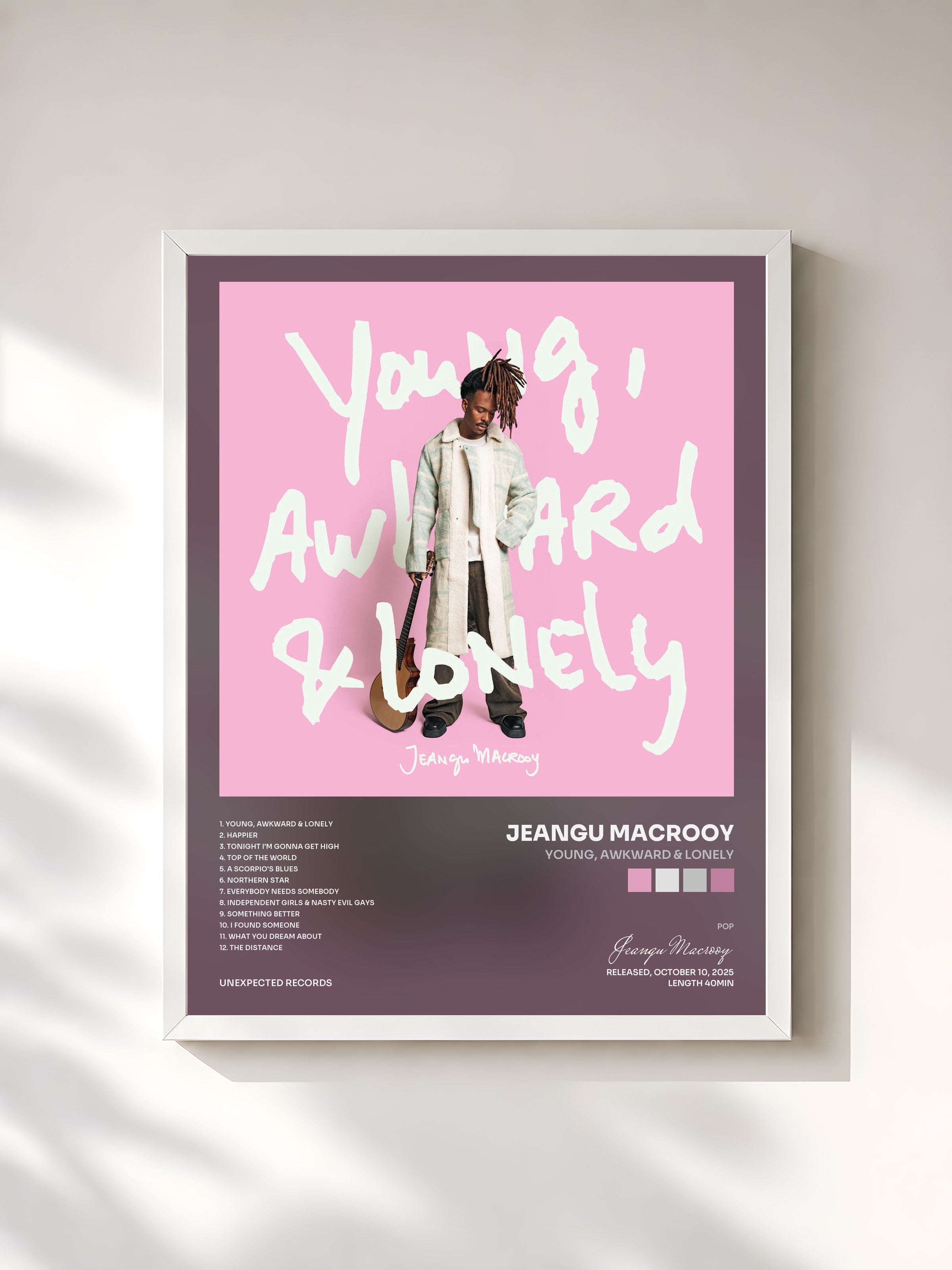 #blanc Tableau de l'album Young, Awkward & Lonely de Jeangu Macrooy, cadre blanc, imprimé et encadré en France