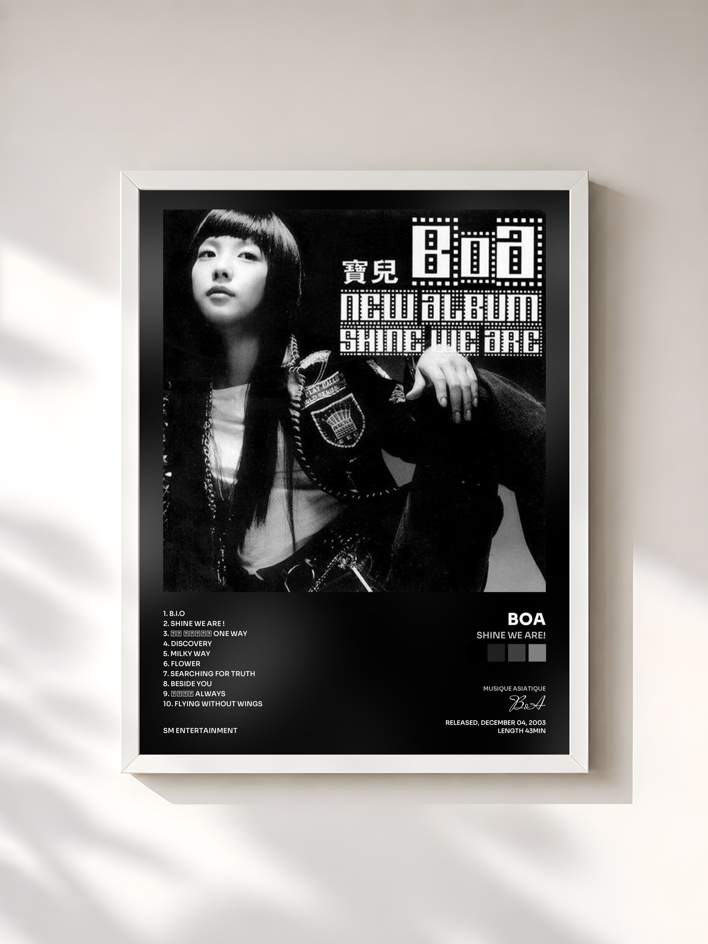 #blanc Tableau de l'album Shine We Are! de BoA, cadre blanc, imprimé et encadré en France
