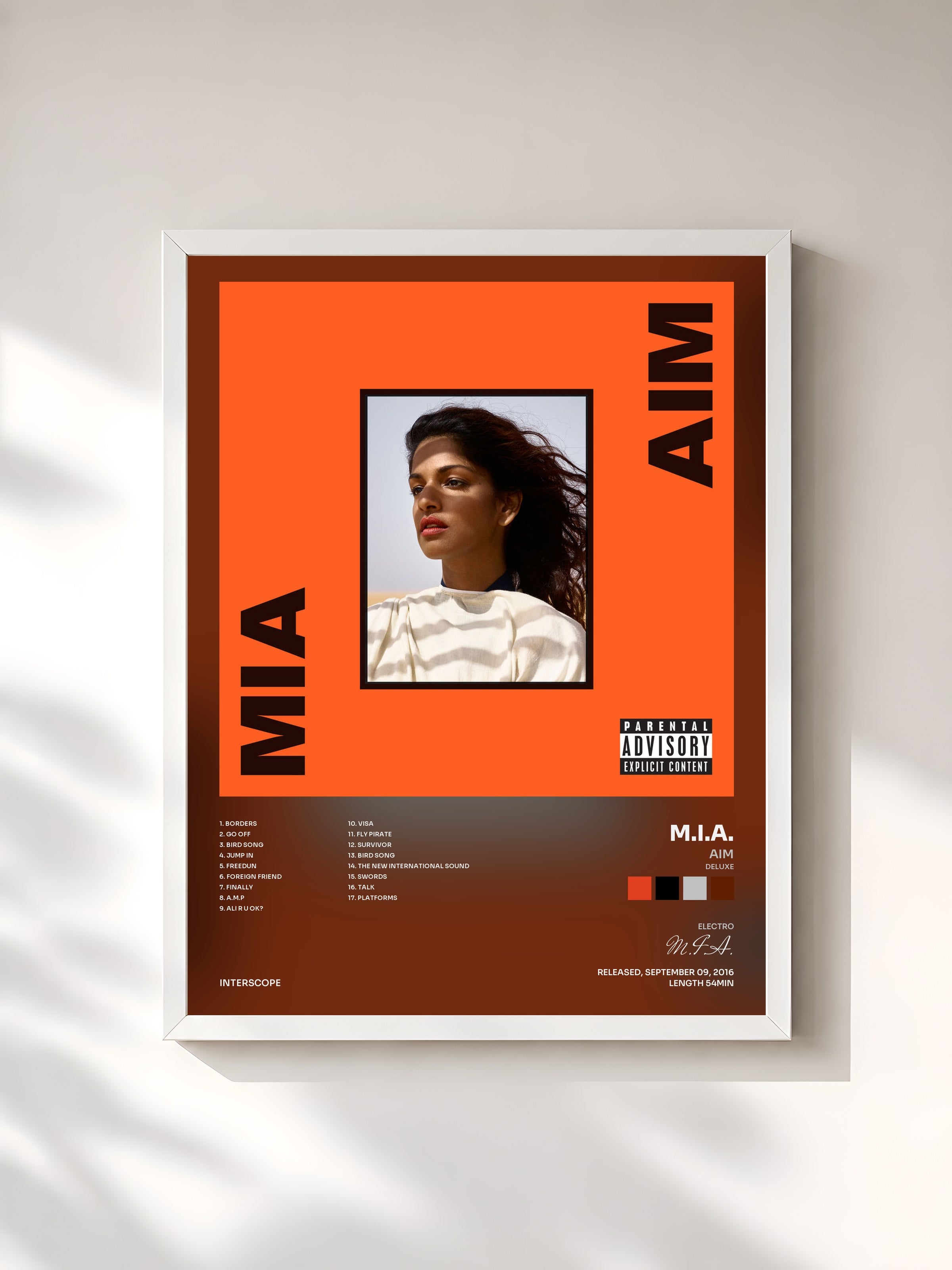 #blanc Tableau de l'album AIM (Deluxe) de M.I.A., cadre blanc, imprimé et encadré en France