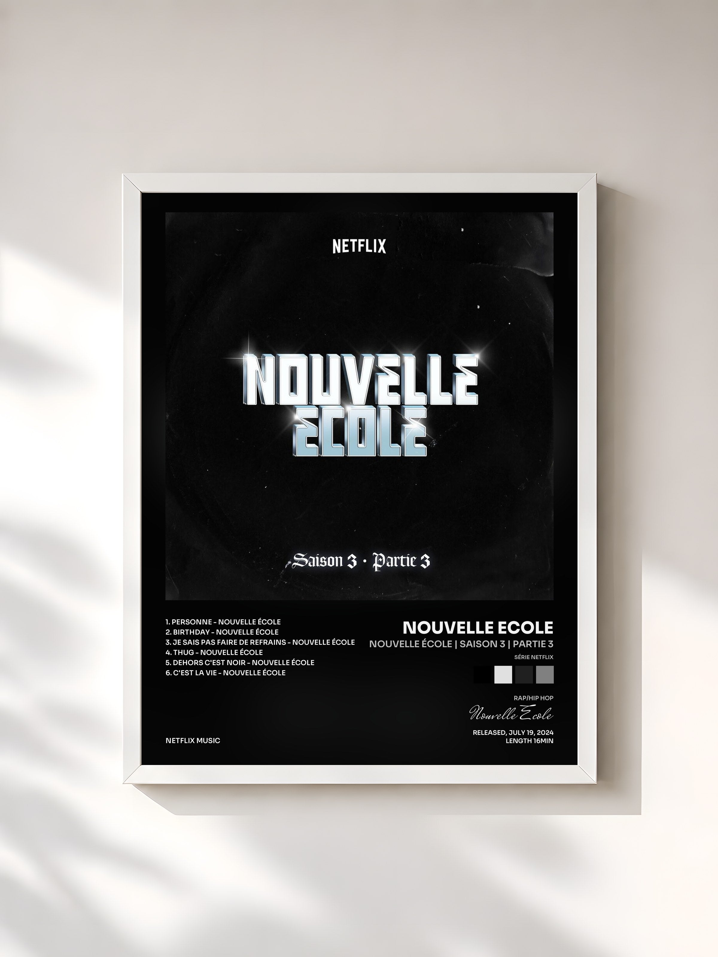 #blanc Tableau de l'album Nouvelle École | Saison 3 | Partie 3 (Série Netflix) de Nouvelle Ecole, cadre blanc, imprimé et encadré en France
