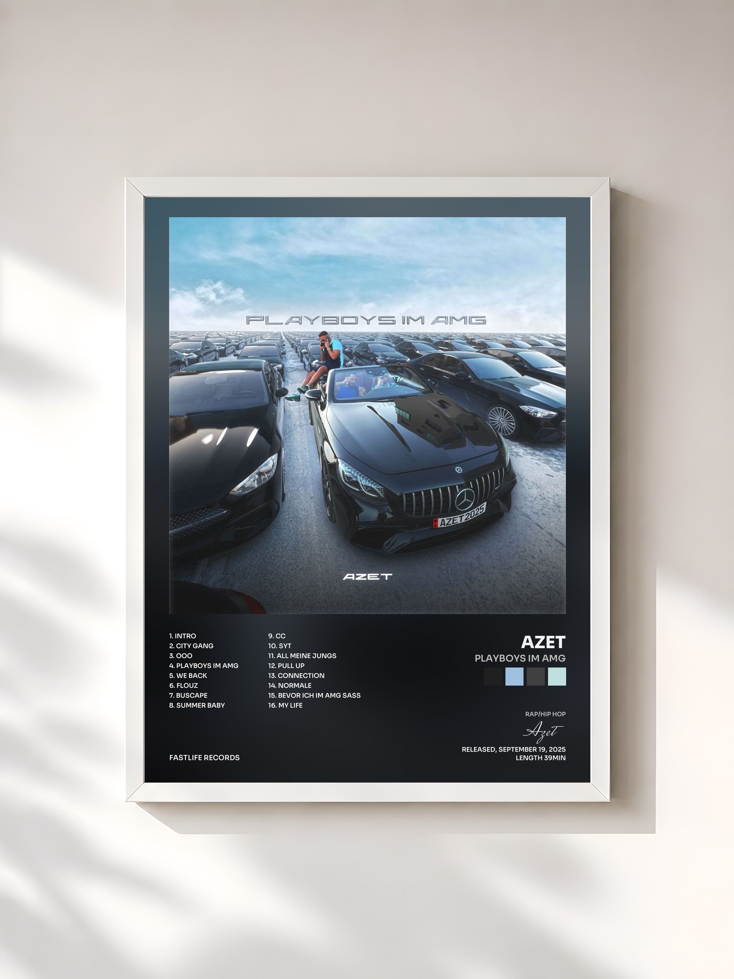 #blanc Tableau de l'album Playboys im AMG de Azet, cadre blanc, imprimé et encadré en France