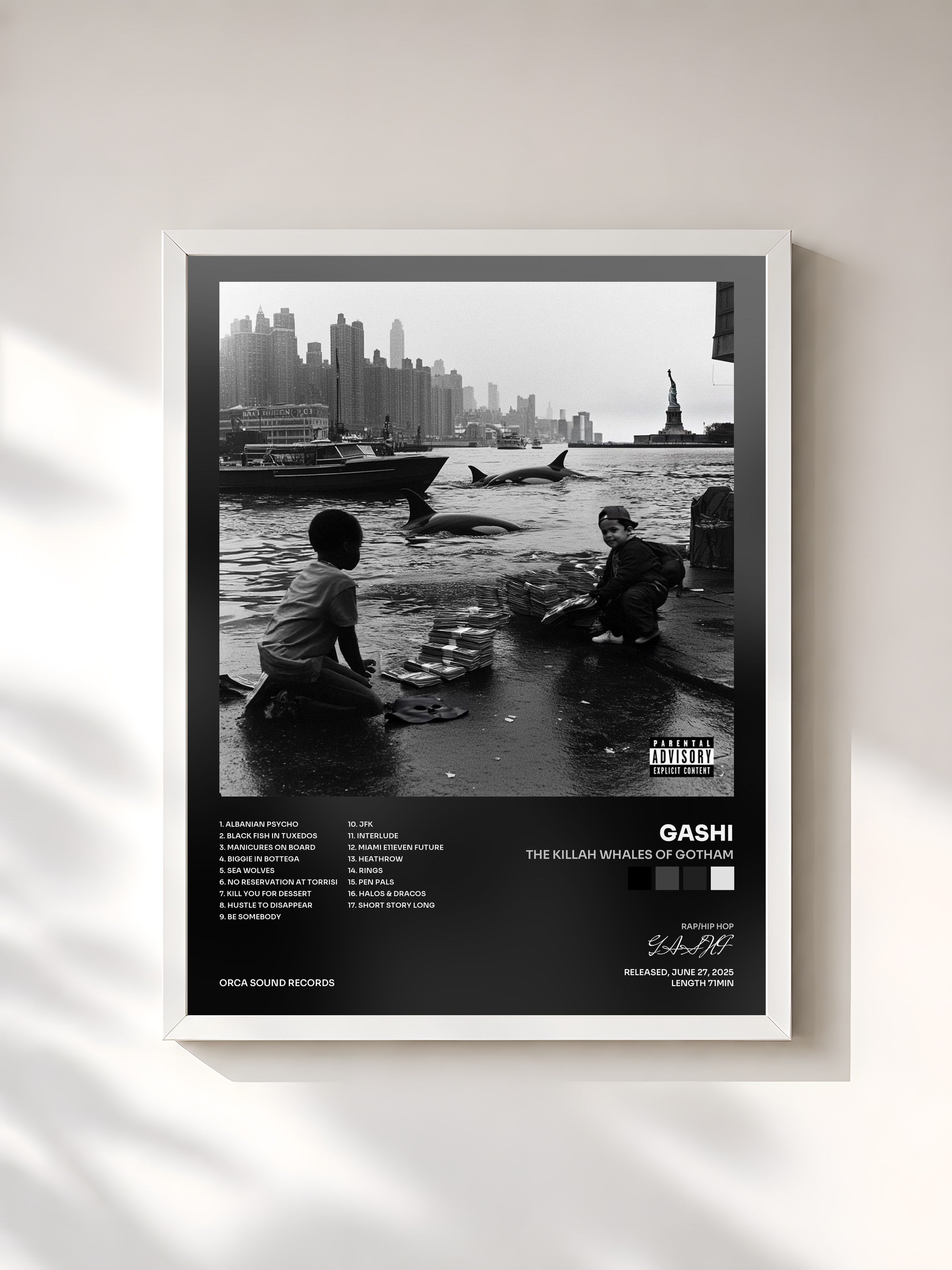 #blanc Tableau de l'album The Killah Whales of Gotham de GASHI, cadre blanc, imprimé et encadré en France