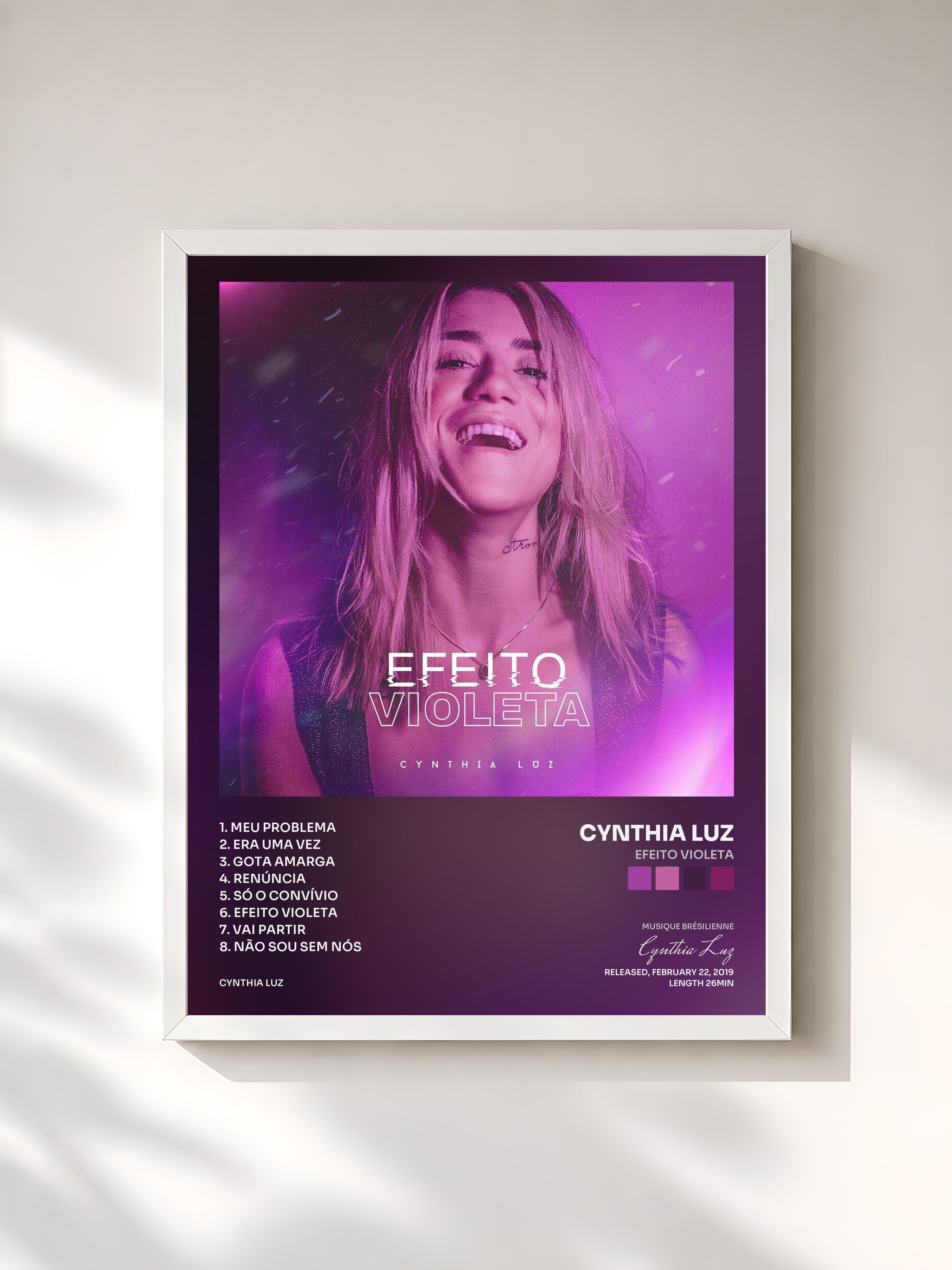 #blanc Tableau de l'album Efeito Violeta de Cynthia Luz, cadre blanc, imprimé et encadré en France