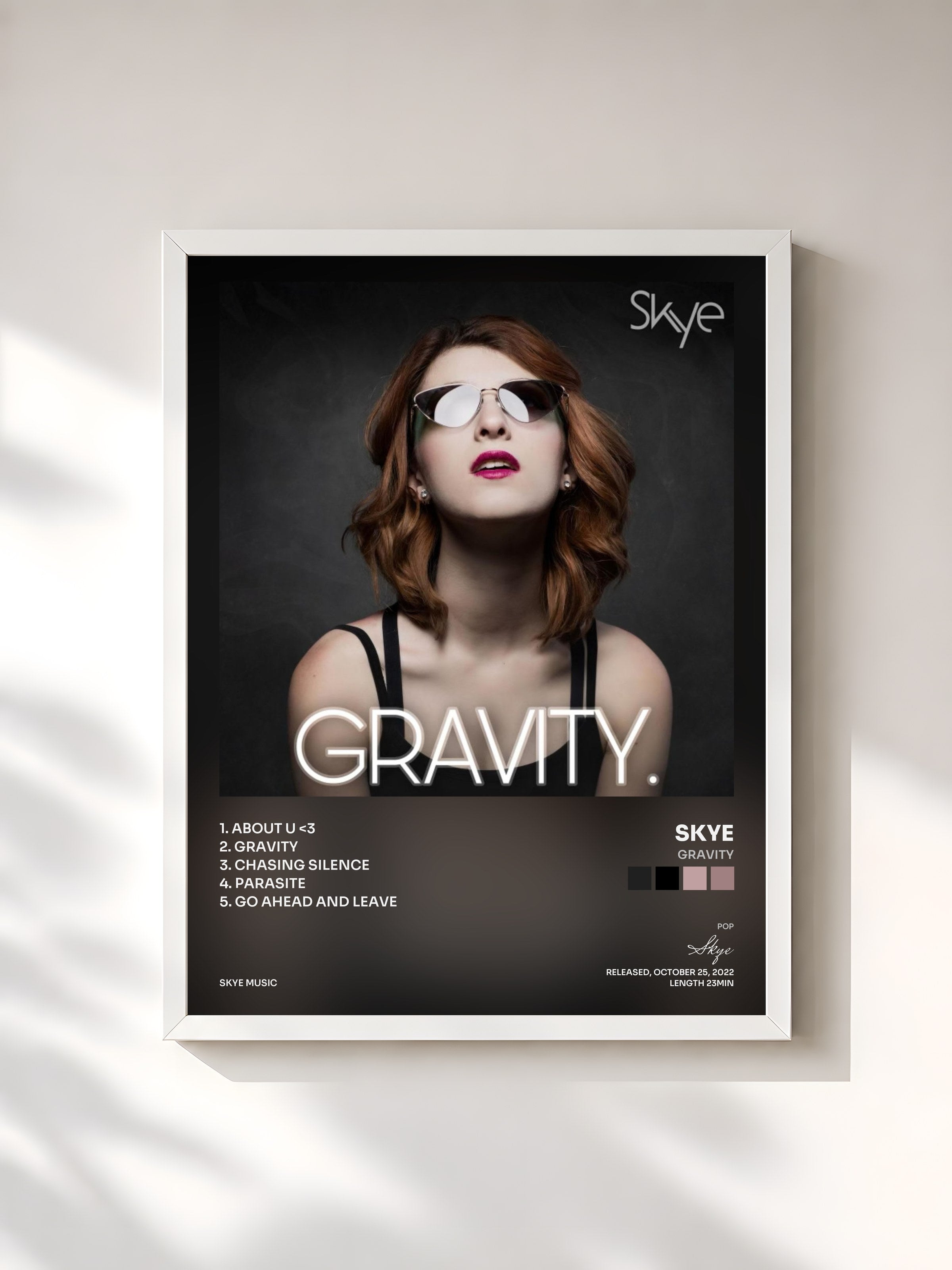 #blanc Tableau de l'album Gravity de Skye, cadre blanc, imprimé et encadré en France